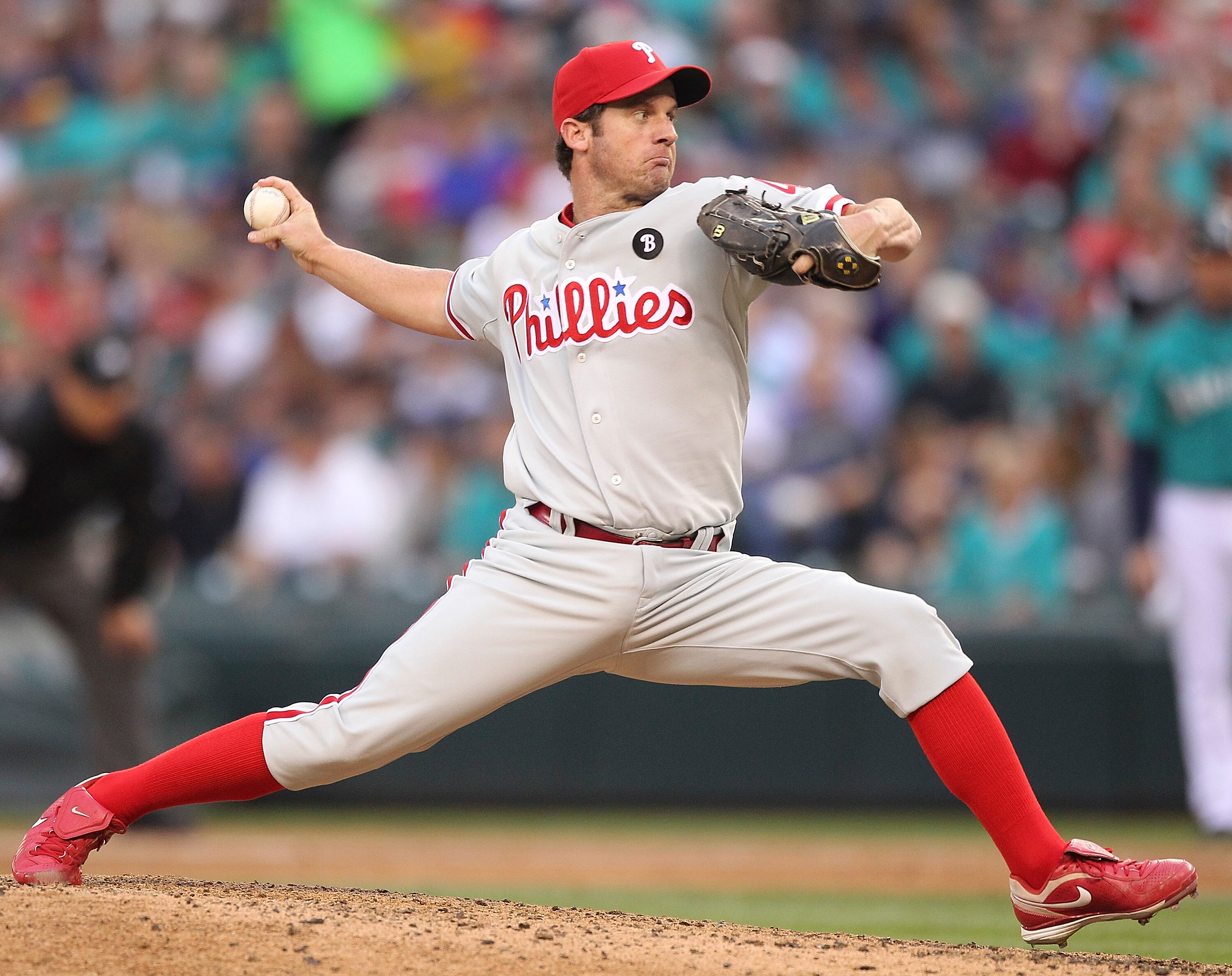 SEATTLE - JUNE 17:  Starting pitcher Roy Oswalt #44 of the Philadelphia Phillies throws against the Seattle Mariners at Safeco Field on June 17, 2011 in Seattle, Washington. (Photo by Otto Greule Jr/Getty Images)