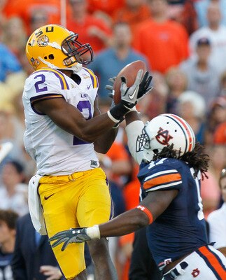 AUBURN, AL - OCTOBER 23:  Rueben Randle #2 of the LSU Tigers pulls in this touchdown reception against Josh Bynes #17 of the Auburn Tigers at Jordan-Hare Stadium on October 23, 2010 in Auburn, Alabama.  (Photo by Kevin C. Cox/Getty Images)