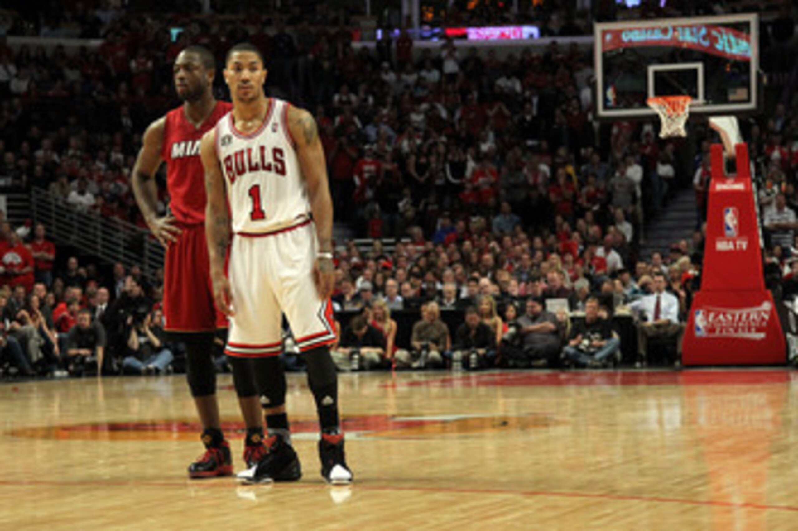 CHICAGO, IL - MAY 26: Derrick Rose #1 of the Chicago Bulls lines up against Dwyane Wade #3 of the Miami Heat in Game Five of the Eastern Conference Finals during the 2011 NBA Playoffs on May 26, 2011 at the United Center in Chicago, Illinois. NOTE TO USE CHICAGO, IL - MAY 26: Derrick Rose #1 of the Chicago Bulls lines up against Dwyane Wade #3 of the Miami Heat in Game Five of the Eastern Conference Finals during the 2011 NBA Playoffs on May 26, 2011 at the United Center in Chicago, Illinois. NOTE TO USE