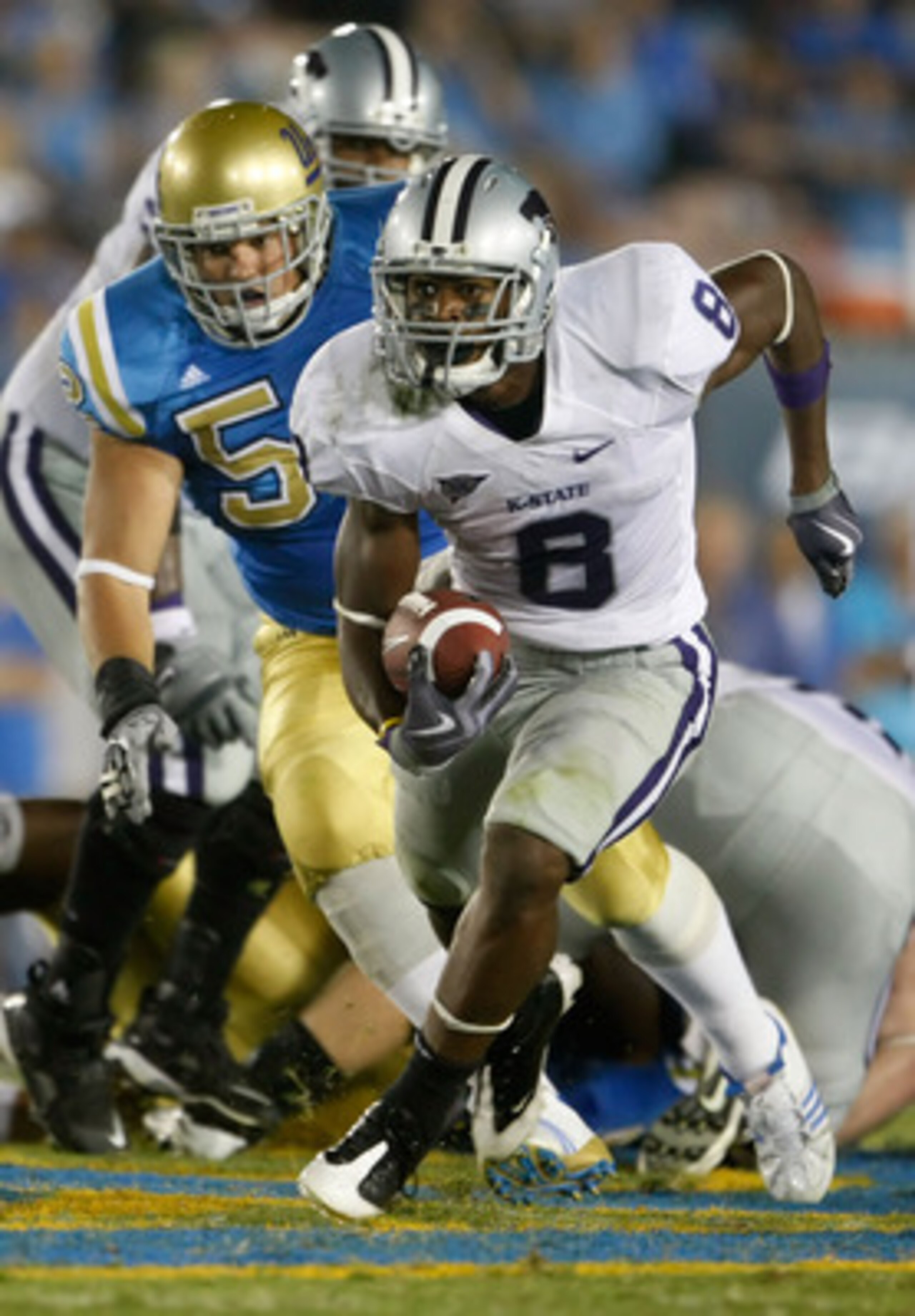 PASADENA, CA - SEPTEMBER 19:  Daniel Thomas #8 of the Kansas State Wildcats is pursued by Jess Ward #52 of the UCLA Bruins in the third quarter at the Rose Bowl on September 19, 2009 in Pasadena, California. UCLA defeated Kansas State 23-9.  (Photo by Jef