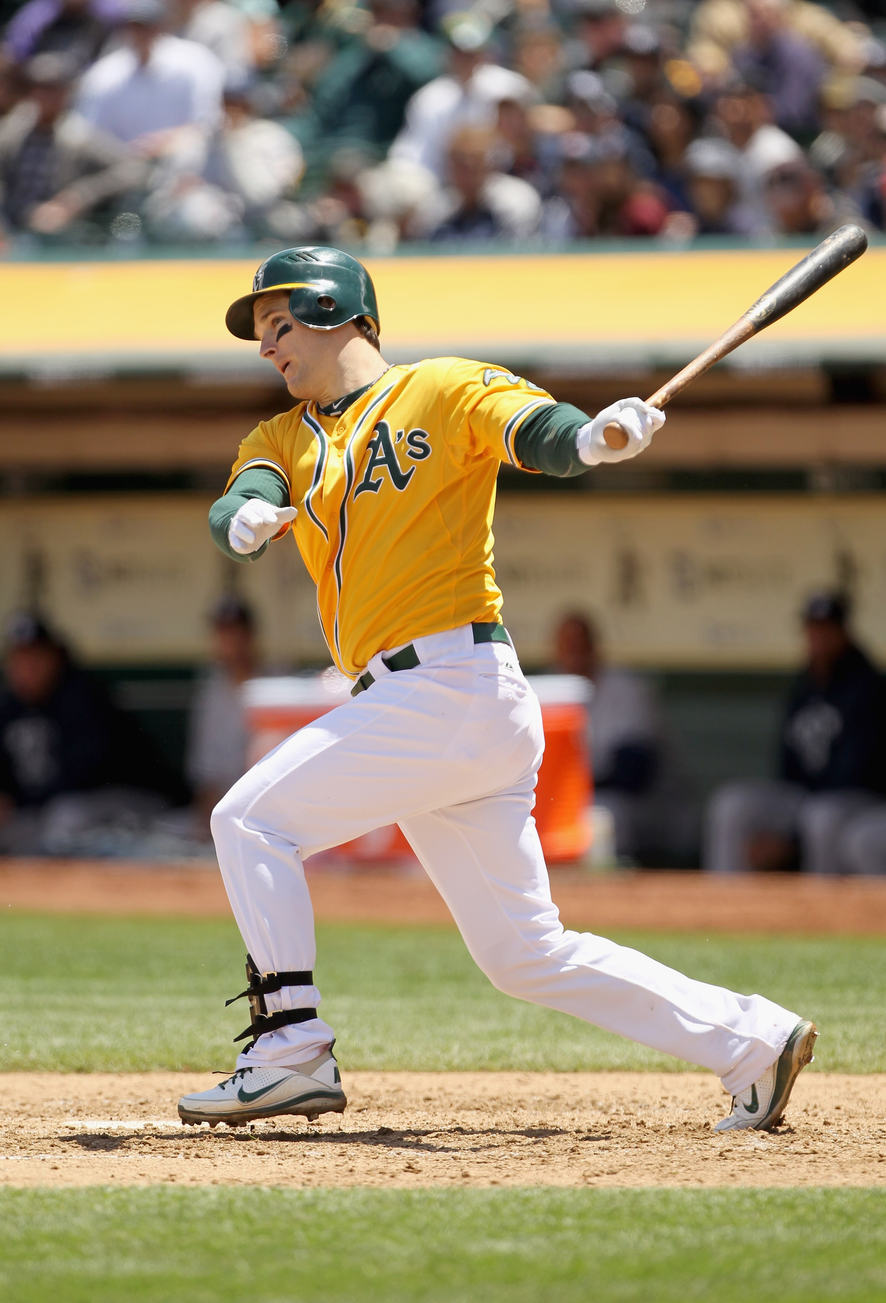 OAKLAND, CA - JUNE 01:  Josh Willingham #16 of the Oakland Athletics in action against the New York Yankees at Oakland-Alameda County Coliseum on June 1, 2011 in Oakland, California.  (Photo by Ezra Shaw/Getty Images)