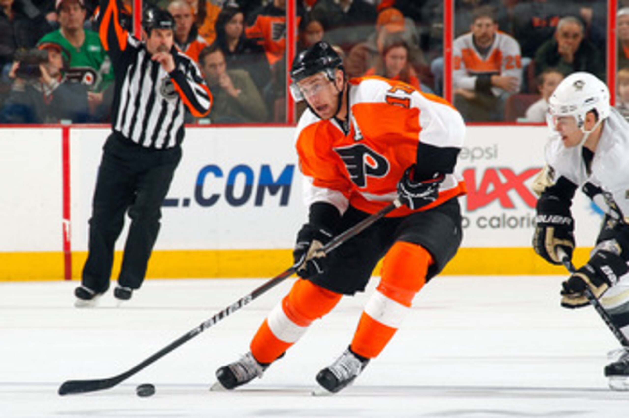 PHILADELPHIA - MARCH 24: Jeff Carter #17 Philadelphia Flyers in action  during a game against the Pittsburgh Penguins on March 24, 2011 at the Wells Fargo Center in Philadelphia, Pennsylvania.  (Photo by Lou Capozzola/Getty Images)