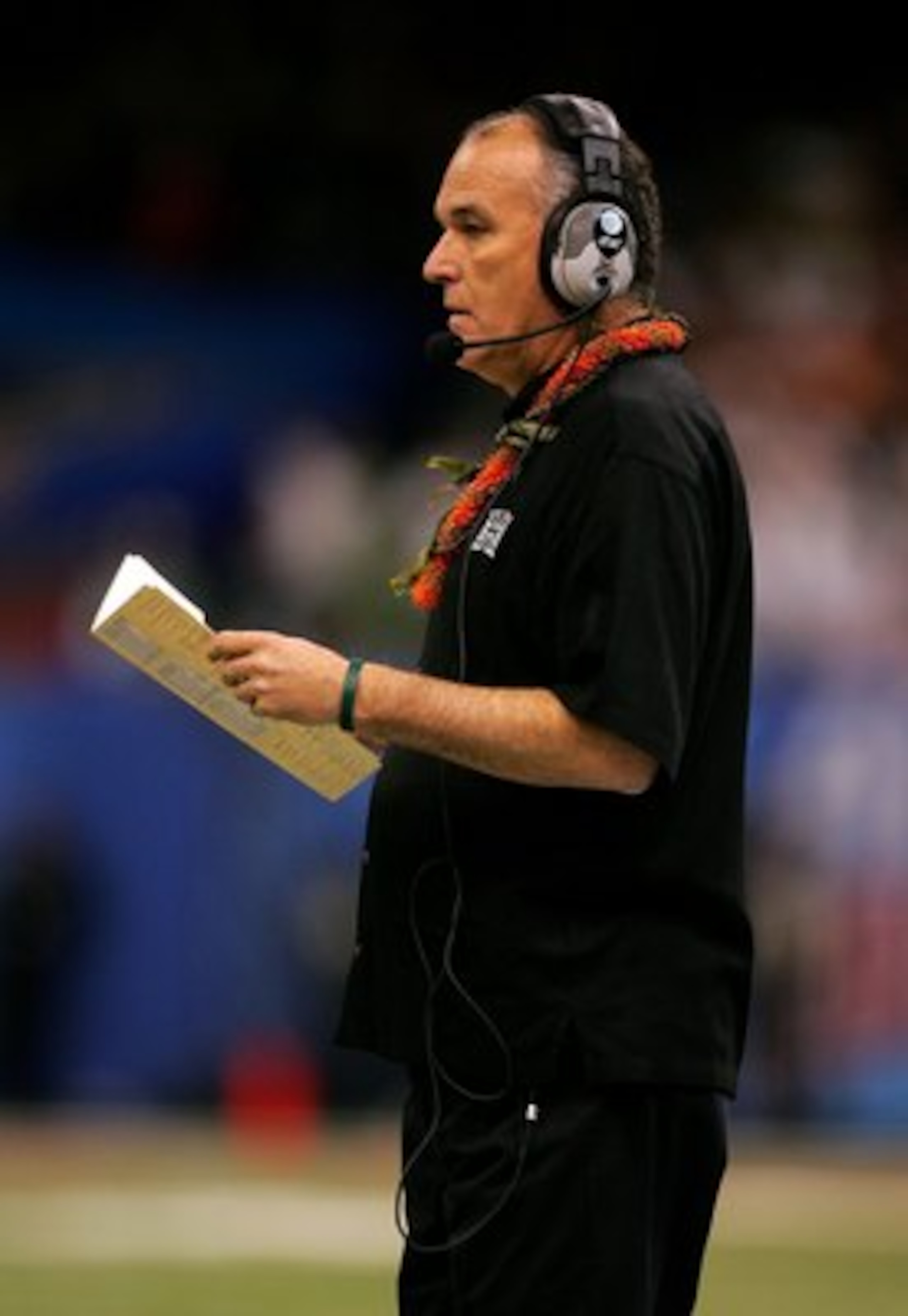 NEW ORLEANS - JANUARY 01:  Head coach June Jones of the Hawai'i Warriors coaches against the Georgia Bulldogs during the Allstate Sugar Bowl at the Louisiana Superdome on January 1, 2008 in New Orleans, Louisiana. Georgia won 41-10. (Photo by Matthew Stoc