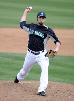 PEORIA, AZ - MARCH 01:  Josh Lueke #71 of the Seattle Mariners pitches during spring training at Peoria Stadium on March 1, 2011 in Peoria, Arizona.  (Photo by Harry How/Getty Images)