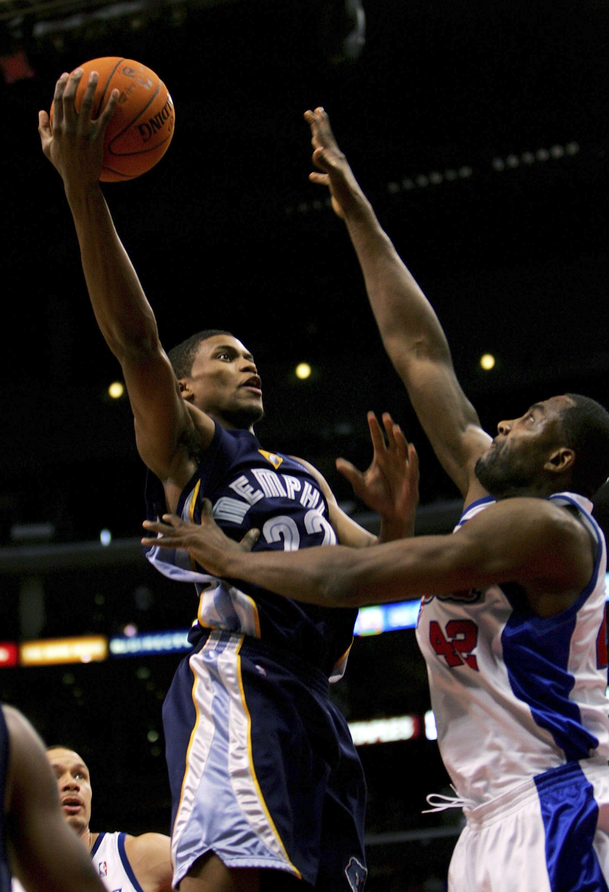 LOS ANGELES - NOVEMBER 29:  Rudy Gay #22 of the Memphis Grizzlies shoots over Elton Brand #42 of the Los Angeles Clippers November 29, 2006 at Staples Center in Los Angeles, California. NOTE TO USER: User expressly acknowledges and agrees that, by downloa