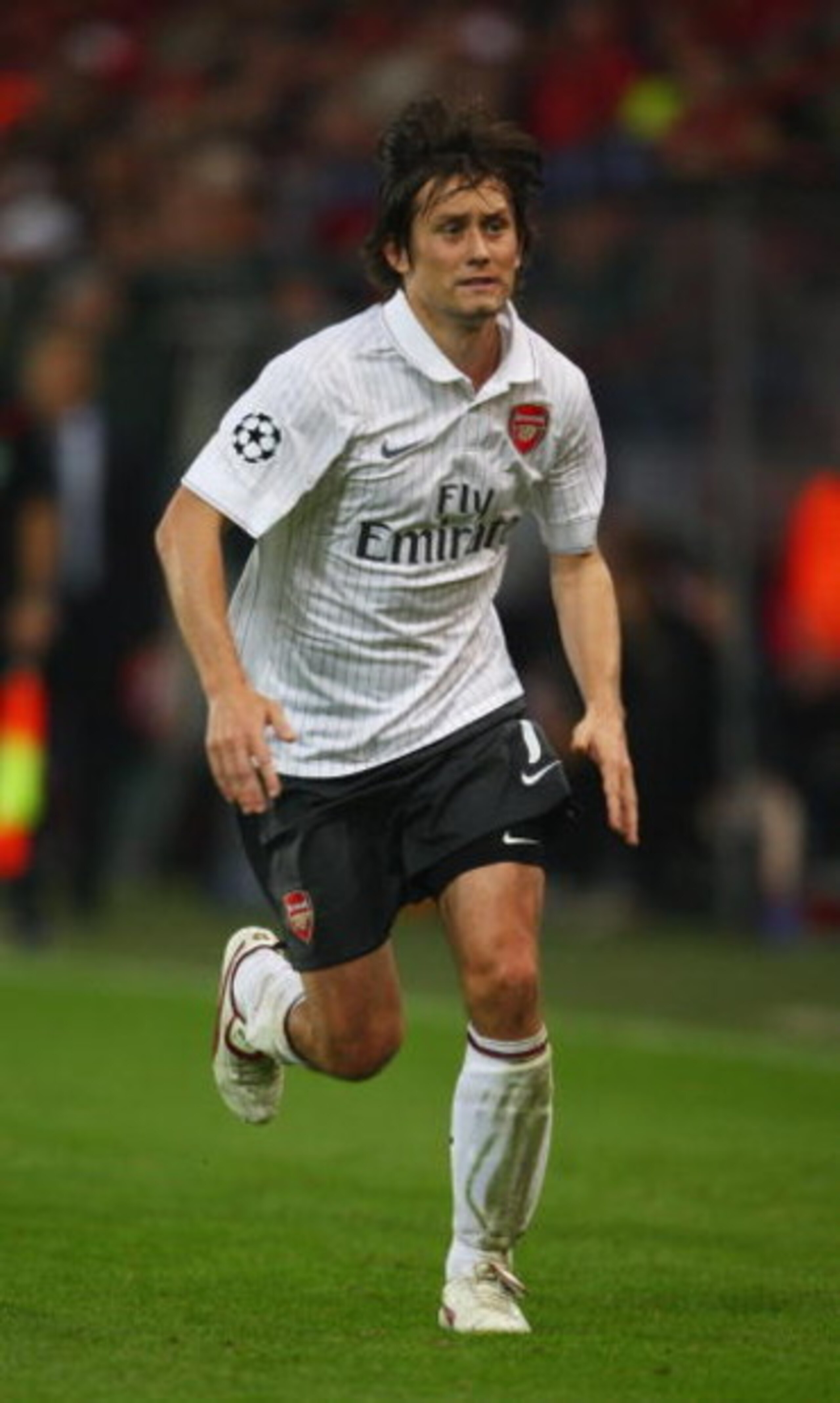 LIEGE, BELGIUM - SEPTEMBER 16:  Tomas Rosicky of Arsenal in action during the UEFA Champions League Group H match between Standard Liege and Arsenal at the Sclessin Stadium on September 16, 2009 in Liege, Belgium.  (Photo by Jamie McDonald/Getty Images)