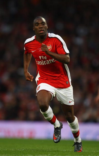 LONDON, ENGLAND - MAY 22:  Giles Sunu of Arsenal in action during the FA Youth Cup Final 1st Leg match between Arsenal and Liverpool at The Emirates Stadium on May 22, 2009 in London, England.  (Photo by Julian Finney/Getty Images)