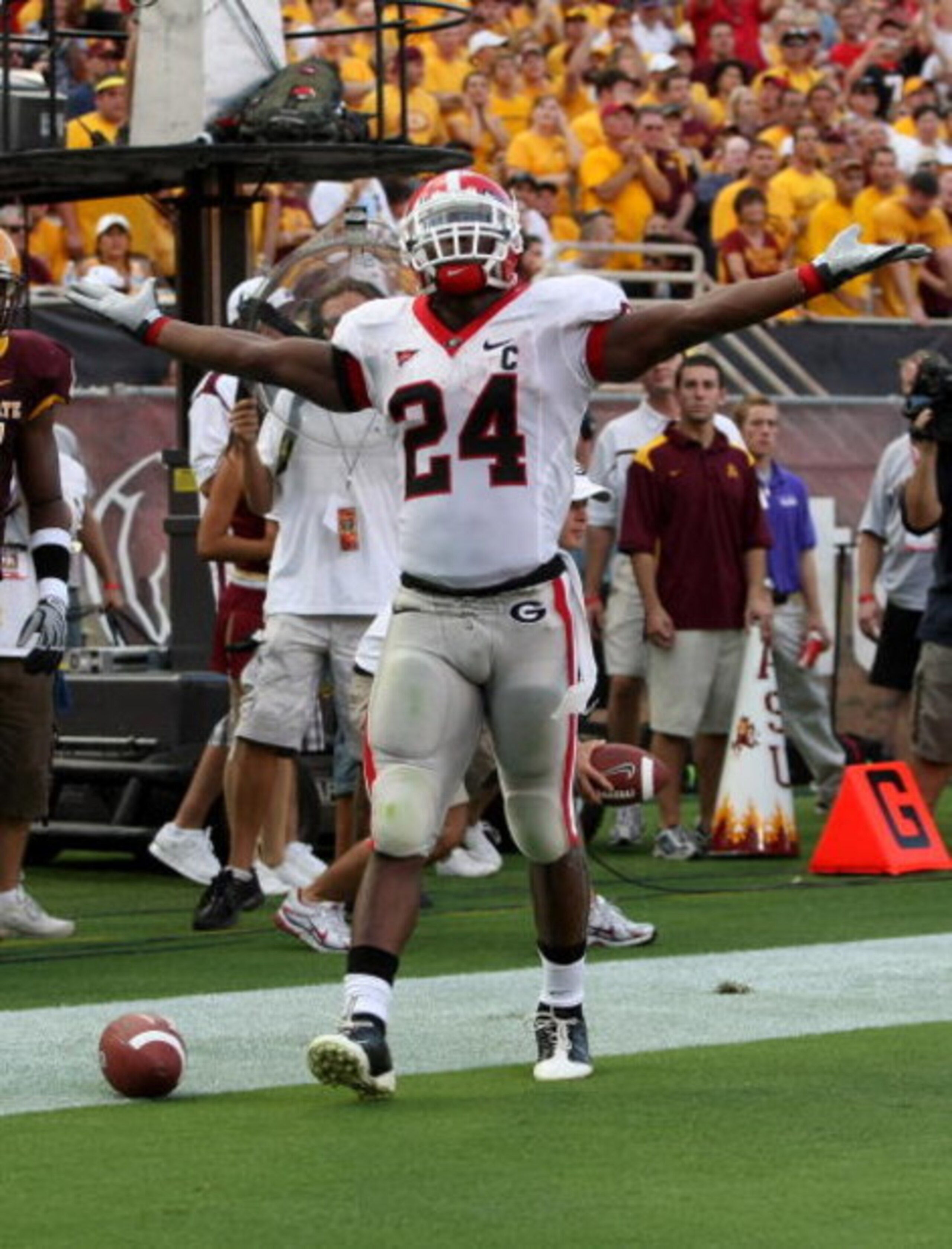 TEMPE, AZ - SEPTEMBER 20:  Tailback Knowshon Moreno #24 of the Georgia Bulldogs celebrates scoring a touchdown against the Arizona State Sun Devils on September 20, 2008 at Sun Devil Stadium in Tempe, Arizona.  (Photo by Stephen Dunn/Getty Images)