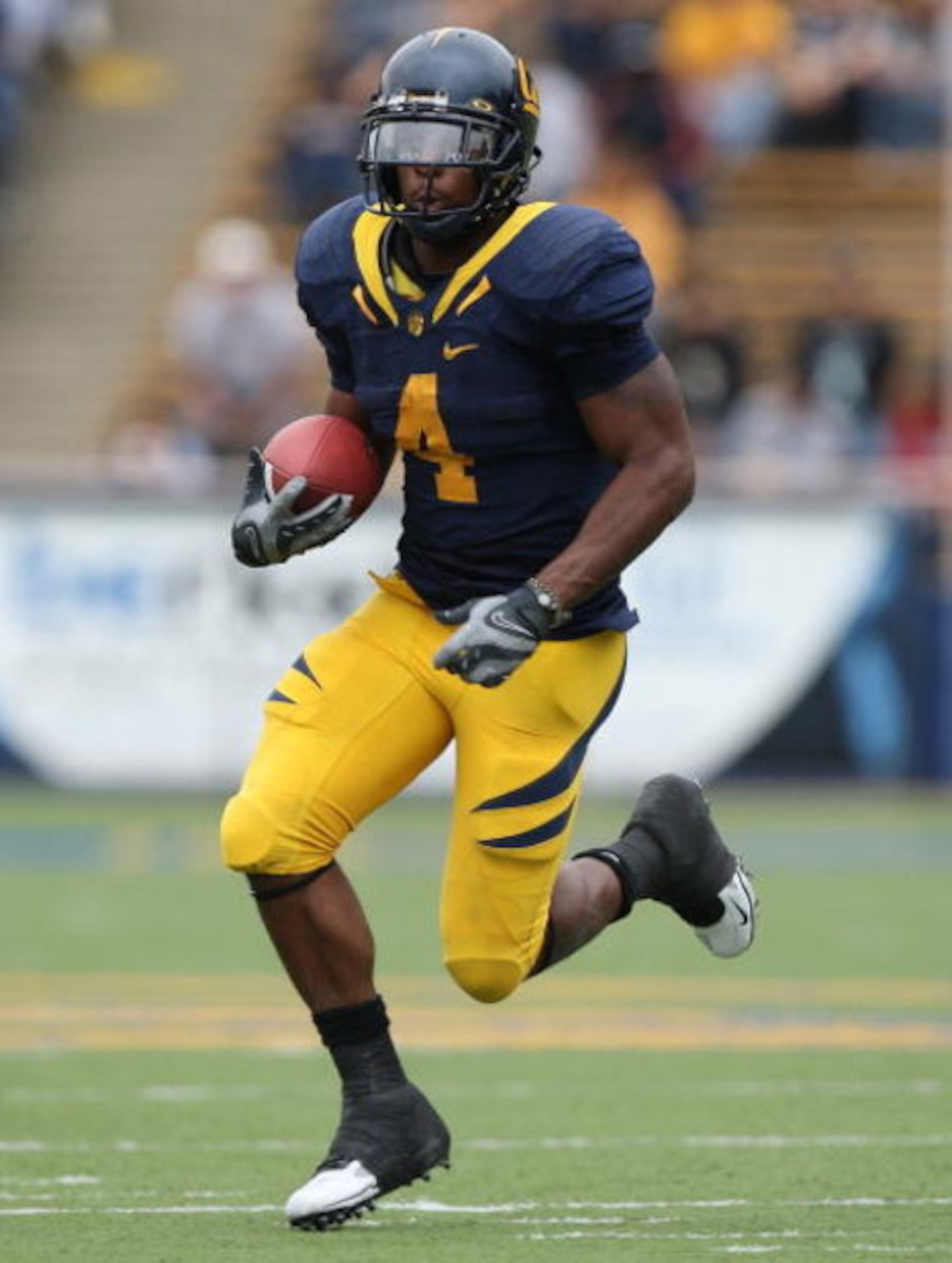 BERKELEY, CA - SEPTEMBER 12:  Jahvid Best #4 of the California Golden Bears runs against the Eastern Washington Eagles at Memorial Stadium on September 12, 2009 in Berkeley, California.  (Photo by Jed Jacobsohn/Getty Images)