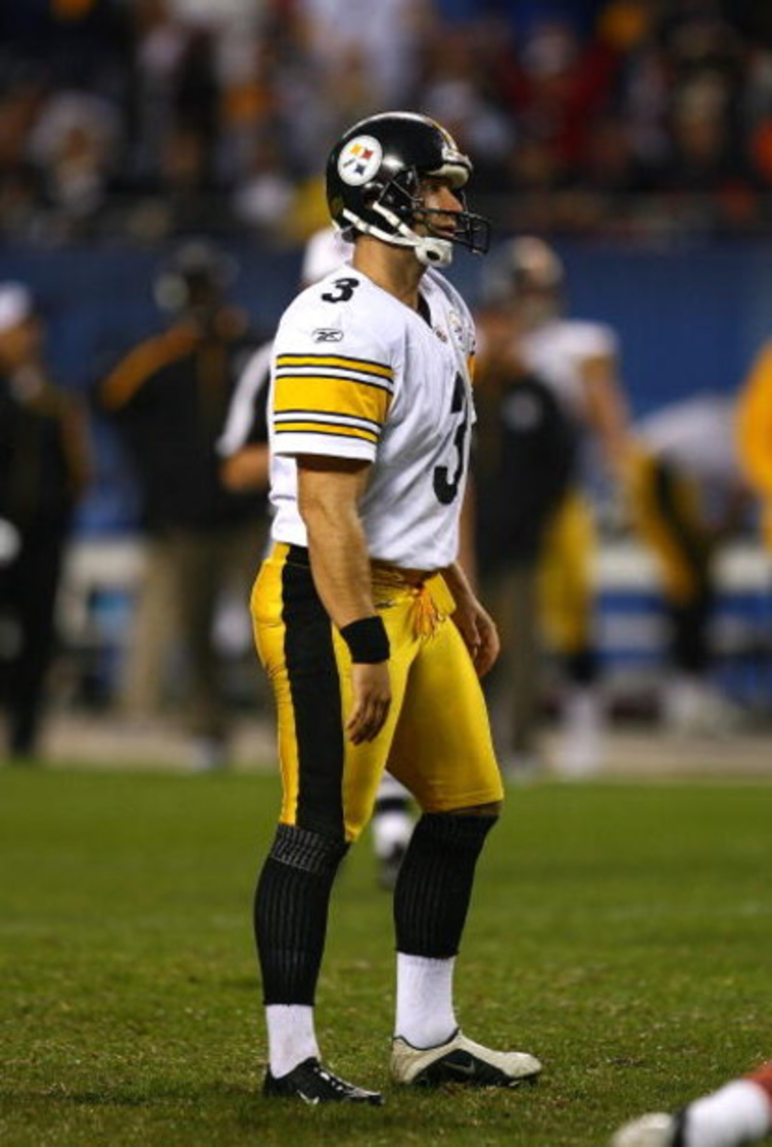 CHICAGO - SEPTEMBER 20: Jeff Reed #3 of the Pittsburgh Steelers reacts after missing his second field goal of the game against the Chicago Bears on September 20, 2009 at Soldier Field in Chicago, Illinois. The Bears defeated the Steelers 17-14. (Photo by 