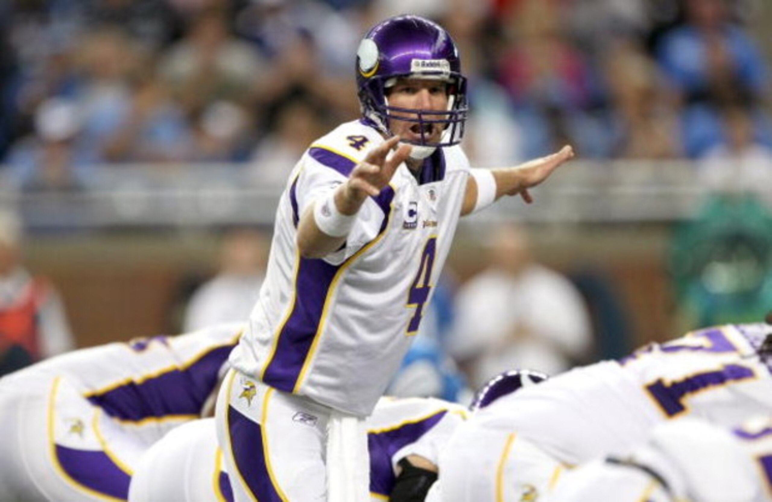 DETROIT - SEPTEMBER 20:  Quarterback Brett Favre #4 of the Minnesota Vikings calls signals against the Detroit Lions at Ford Field on September 20, 2009 in Detroit, Michigan.  (Photo by Stephen Dunn/Getty Images)
