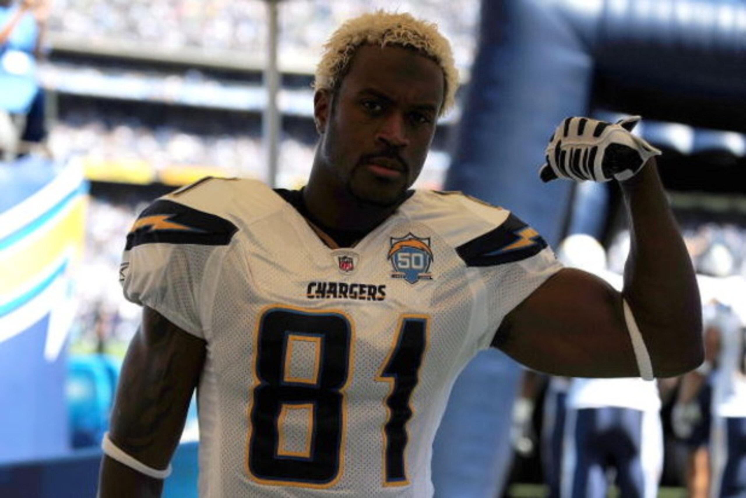 SAN DIEGO - SEPTEMBER 20: Kassim Osgood #81 of the San Diego Chargers flexes for the camera before running onto the feild to play against the Baltimore Ravens at Qualcomm Stadium on September 20, 2009 in San Diego, California.  (Photo by Jacob de Golish/G