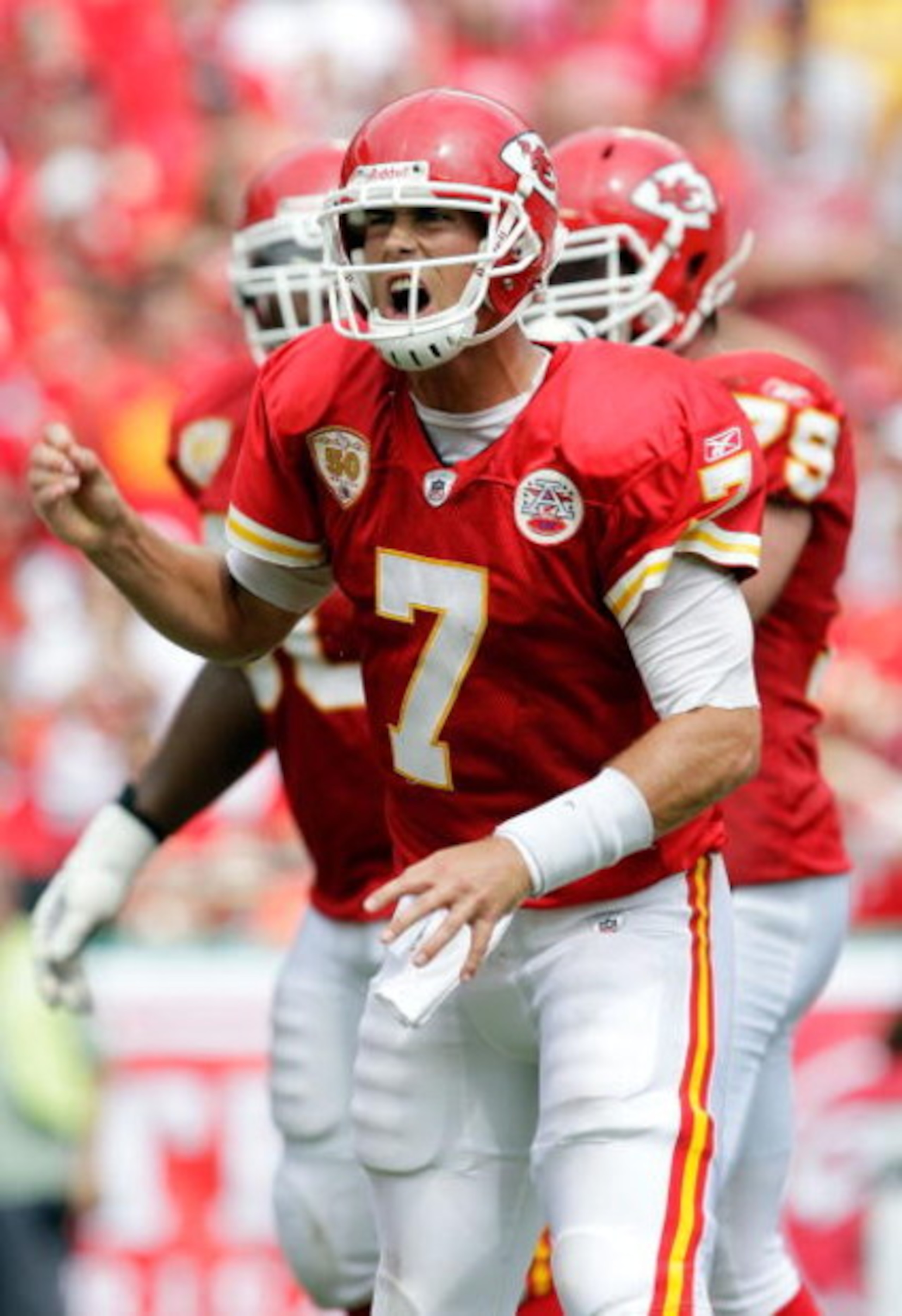 KANSAS CITY, MO - SEPTEMBER 20:  Quarterback Matt Cassel #7 of the Kansas City Chiefs yells toward teammates after failing to score at the end of the first half during the game against the Oakland Raiders at Arrowhead Stadium on September 20, 2009 in Kans