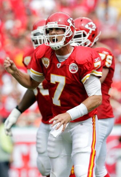 KANSAS CITY, MO - SEPTEMBER 20:  Quarterback Matt Cassel #7 of the Kansas City Chiefs yells toward teammates after failing to score at the end of the first half during the game against the Oakland Raiders at Arrowhead Stadium on September 20, 2009 in Kans