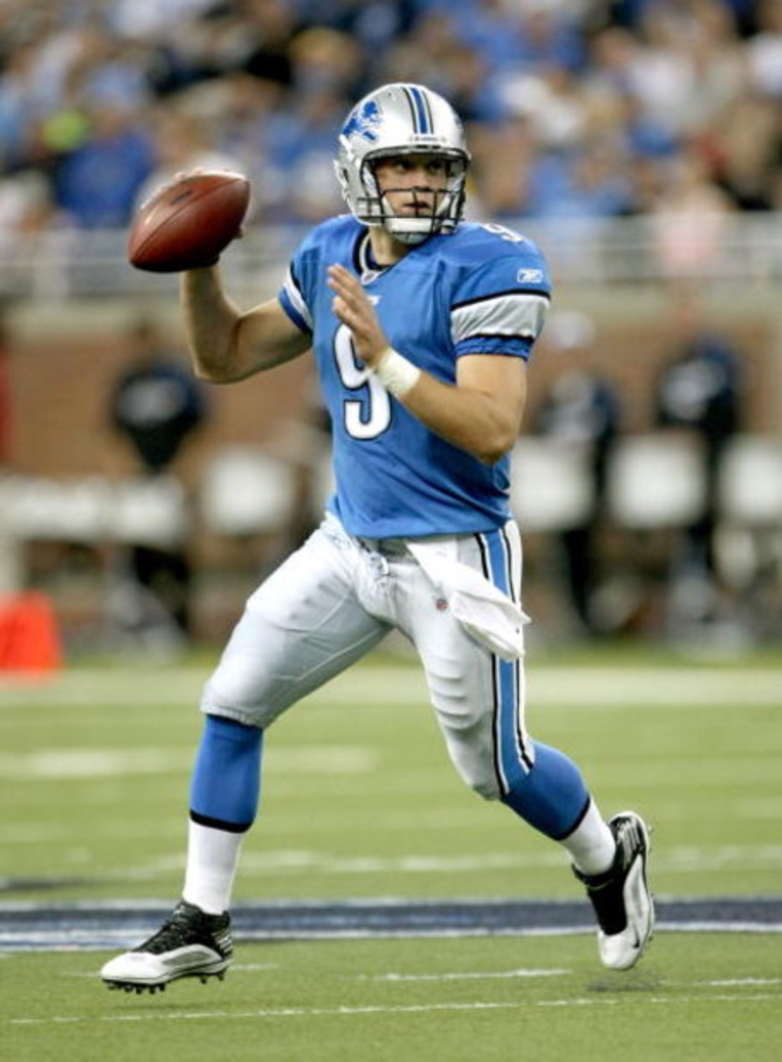 DETROIT - SEPTEMBER 20:  Quarterback Matthew Stafford #9 of the Detroit Lions rolls out as he looks to pass against the Minnesota Vikings at Ford Field on September 20, 2009 in Detroit, Michigan.  (Photo by Stephen Dunn/Getty Images)