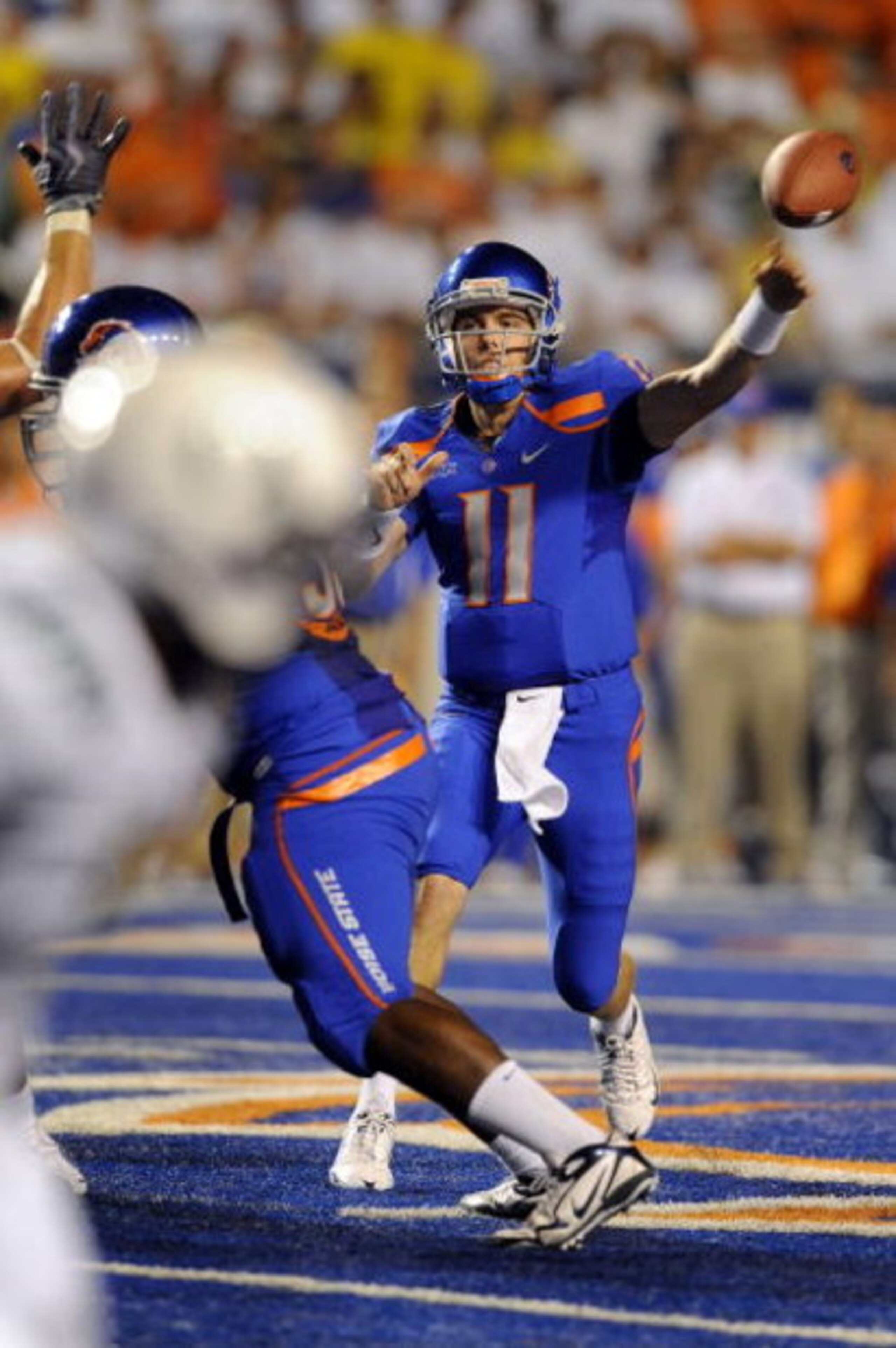 BOISE, ID - SEPTEMBER 3: Quarterback Kellen Moore #6 of the Boise State Broncos throws a pass in the third quarter of the game against the Oregon Ducks at Bronco Stadium on September 3, 2009 in Boise, Idaho. Boise State won the game 19-8. (Photo by Steve 