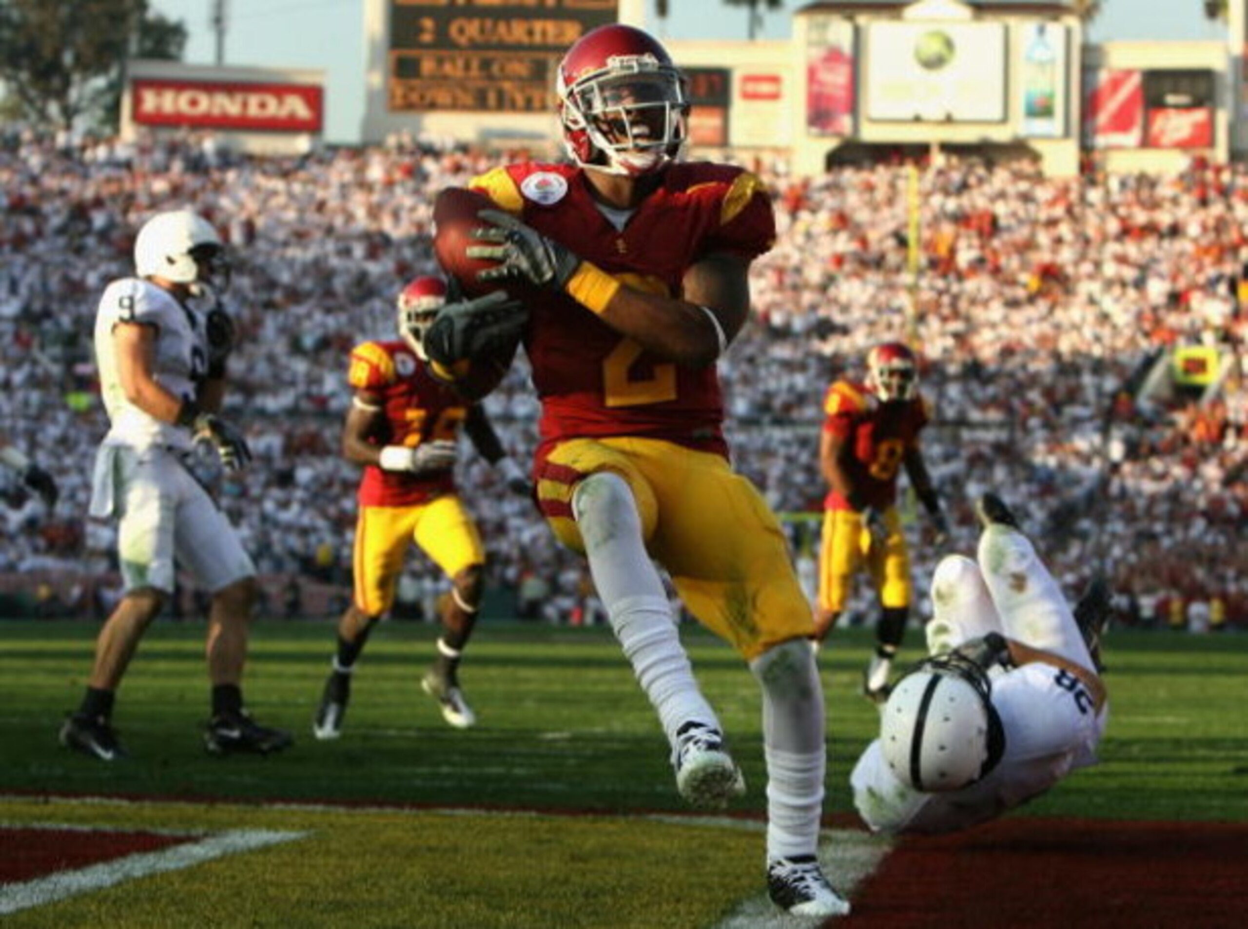 PASADENA, CA - JANUARY 01:  Runningback C.J. Gable #2 of the USC Trojans scores a 20 yard touchdown reception during the 95th Rose Bowl Game presented by Citi against the Penn State Nittany Lions at the Rose Bowl on January 1, 2009 in Pasadena, California