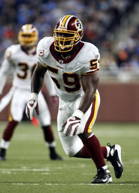 DETROIT - OCTOBER 26:  London Fletcher #59 of the Washington Redskins rushes during the game against the Detroit Lions on October 26, 2008 at Ford Field in Detroit, Michigan.  (Photo by Domenic Centofanti/Getty Images)