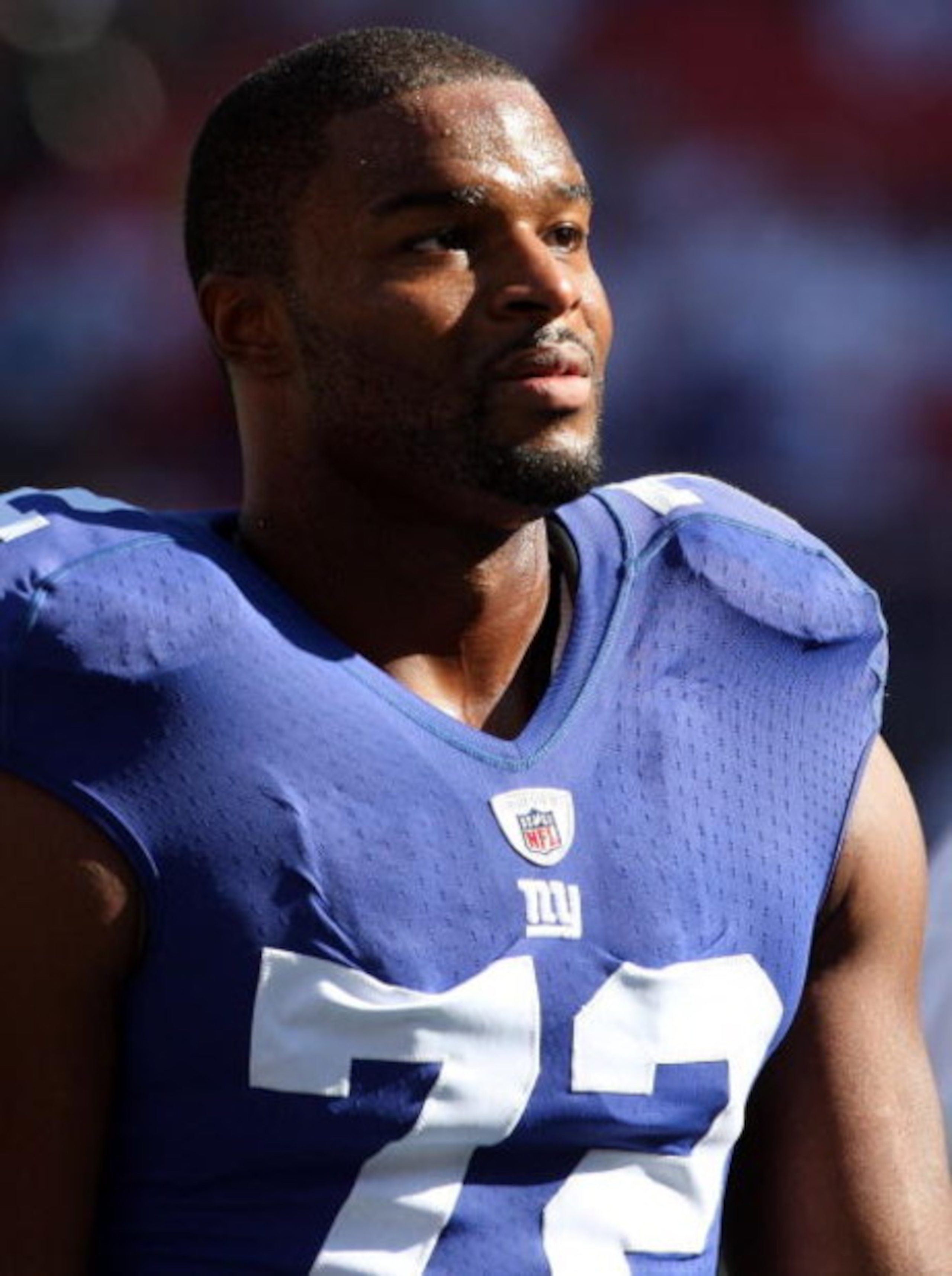 EAST RUTHERFORD, NJ - SEPTEMBER 13:  Osi Umenyiora #72 of the New York Giants looks on against the Washington Redskins on September 13, 2009 at Giants Stadium in East Rutherford, New Jersey.  (Photo by Jim McIsaac/Getty Images)