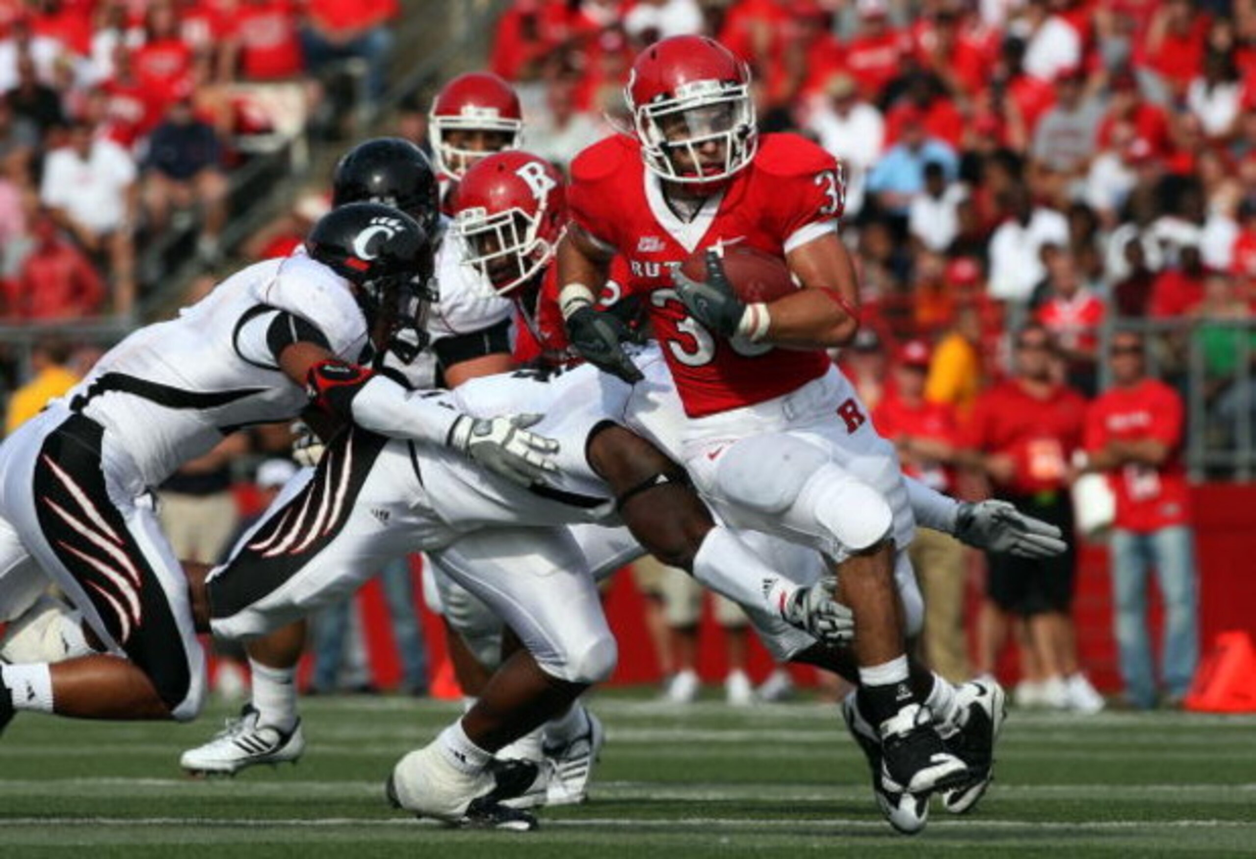 PISCATAWAY, NJ - SEPTEMBER 07:  Joe Martinek #38 of the Rutgers Scarlet Knights runs the ball against the Cincinnati Bearcats at Rutgers Stadium on September 7, 2009 in Piscataway, New Jersey.  (Photo by Jim McIsaac/Getty Images)