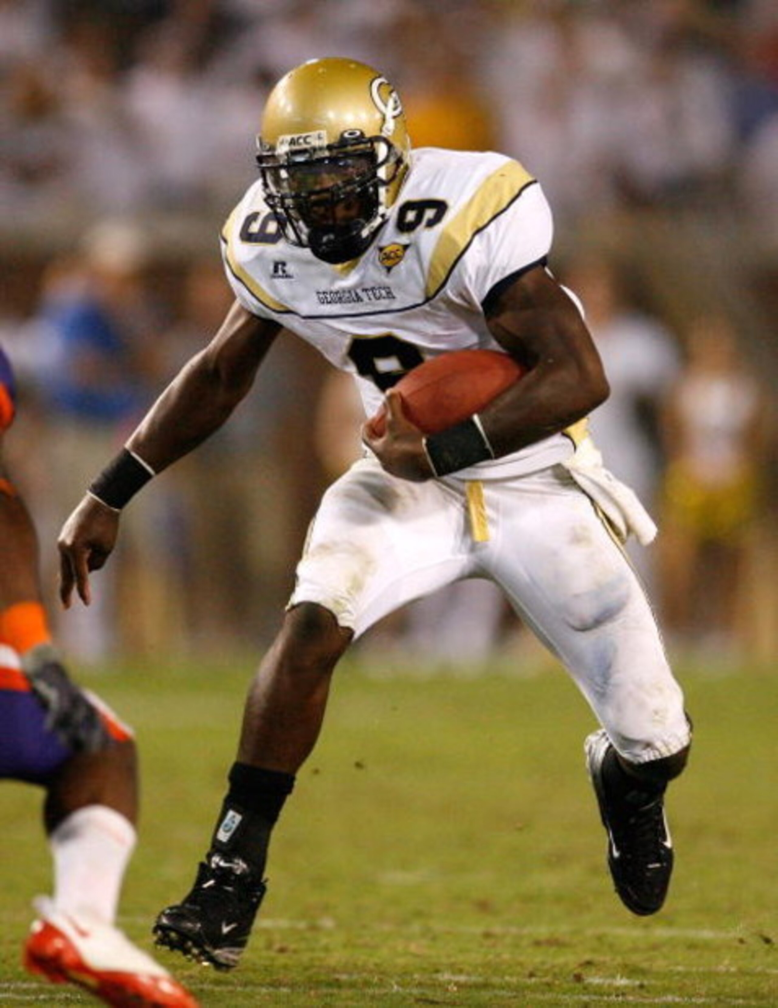 ATLANTA - SEPTEMBER 10:  Quarterback Josh Nesbitt #9 of the Georgia Tech Yellow Jackets against the Clemson Tigers at Bobby Dodd Stadium on September 10, 2009 in Atlanta, Georgia.  (Photo by Kevin C. Cox/Getty Images)