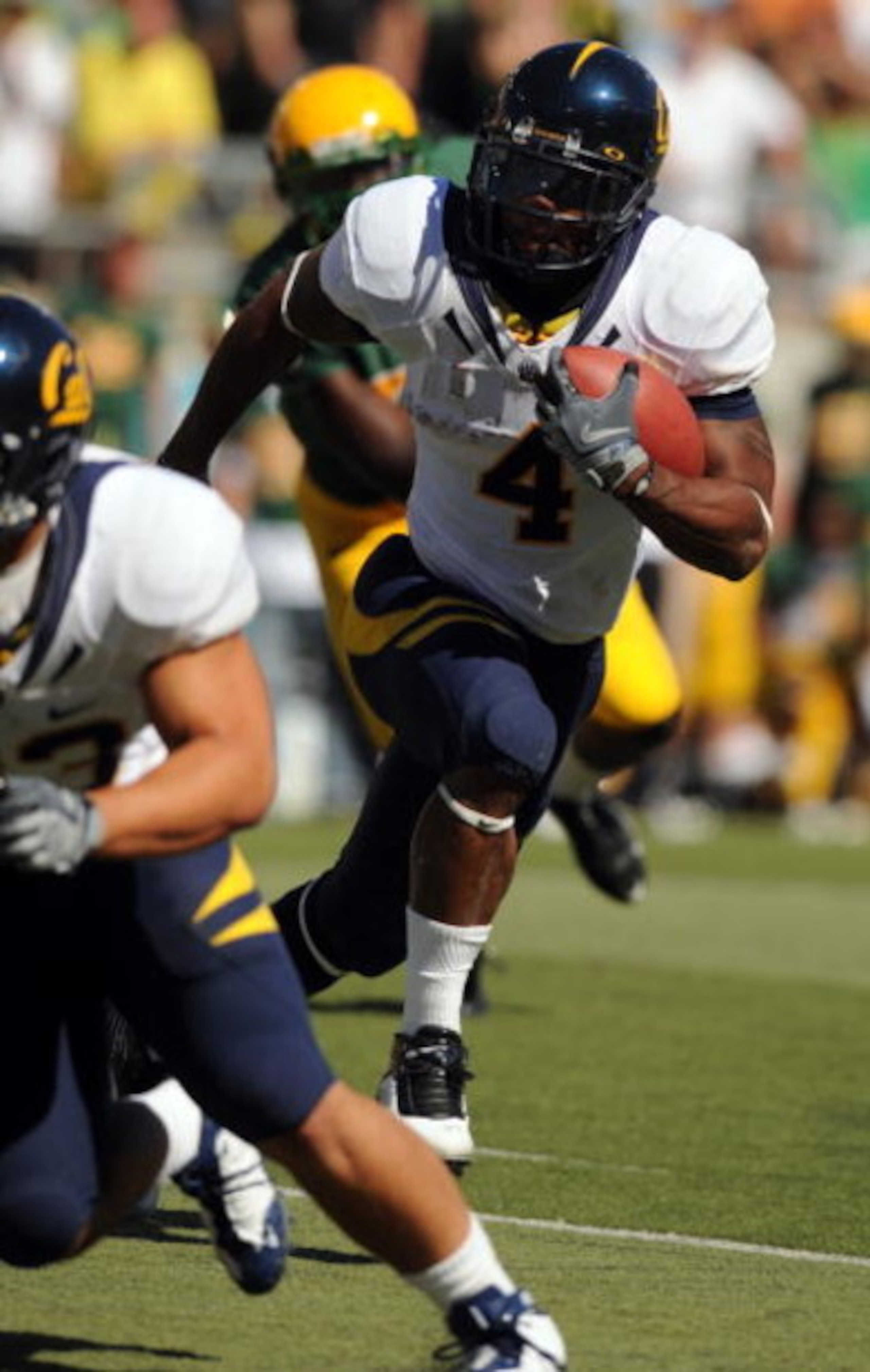 EUGENE, OR - SEPTEMBER 26: Jahvid Best #4 of the California Bears finds little running room in the first quarter of the game against the Oregon Ducks at Autzen Stadium on September 26, 2009 in Eugene, Oregon. (Photo by Steve Dykes/Getty Images) EUGENE, OR - SEPTEMBER 26: Jahvid Best #4 of the California Bears finds little running room in the first quarter of the game against the Oregon Ducks at Autzen Stadium on September 26, 2009 in Eugene, Oregon. (Photo by Steve Dykes/Getty Images)