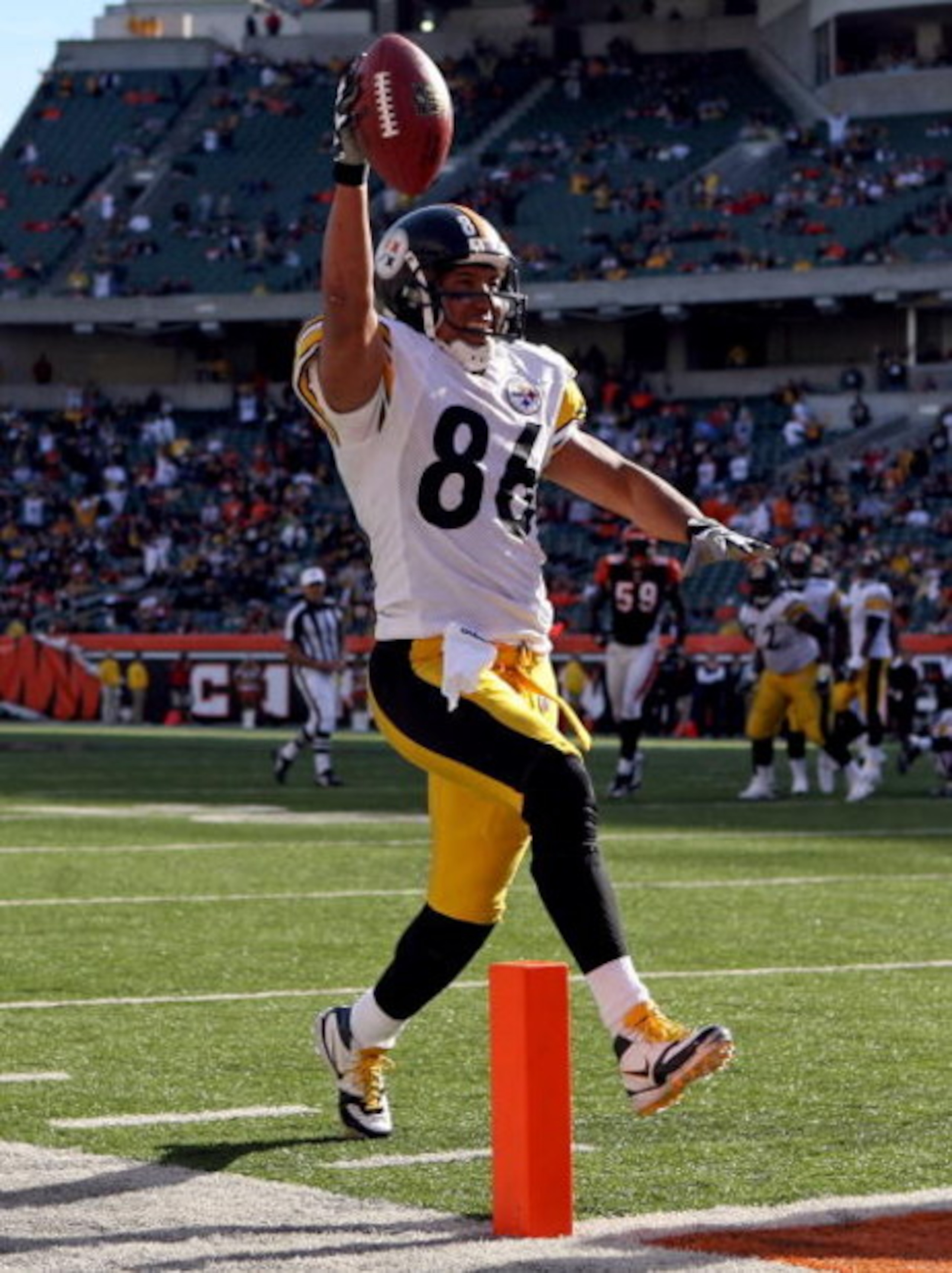 CINCINNATI - OCTOBER 19:  Hines Ward #86 of the Pittsburgh Steelers celebrates after scoring a touchdown during the NFL game against the Cincinnati Bengals at Paul Brown Stadium on October 19, 2008 in Cincinnati, Ohio.  (Photo by Andy Lyons/Getty Images)