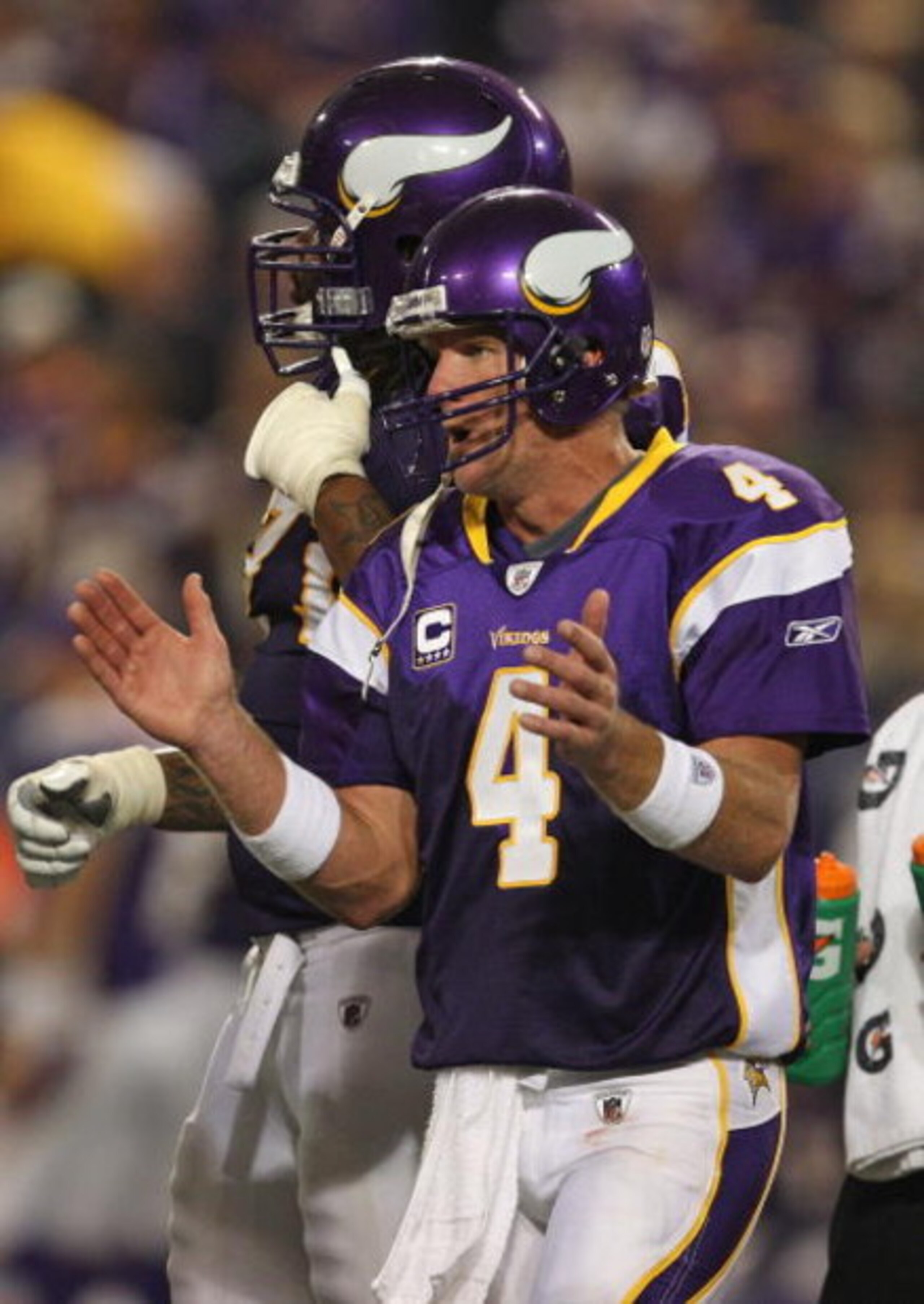 MINNEAPOLIS - SEPTEMBER 27: Brett Favre #4 of the Minnesota Vikings encourages his teammates in the huddle during the 4th quarter against the San Francisco 49ers at the Hubert H. Humphrey Metrodome on September 27, 2009 in Minneapolis, Minnesota. The Viki MINNEAPOLIS - SEPTEMBER 27: Brett Favre #4 of the Minnesota Vikings encourages his teammates in the huddle during the 4th quarter against the San Francisco 49ers at the Hubert H. Humphrey Metrodome on September 27, 2009 in Minneapolis, Minnesota. The Viki