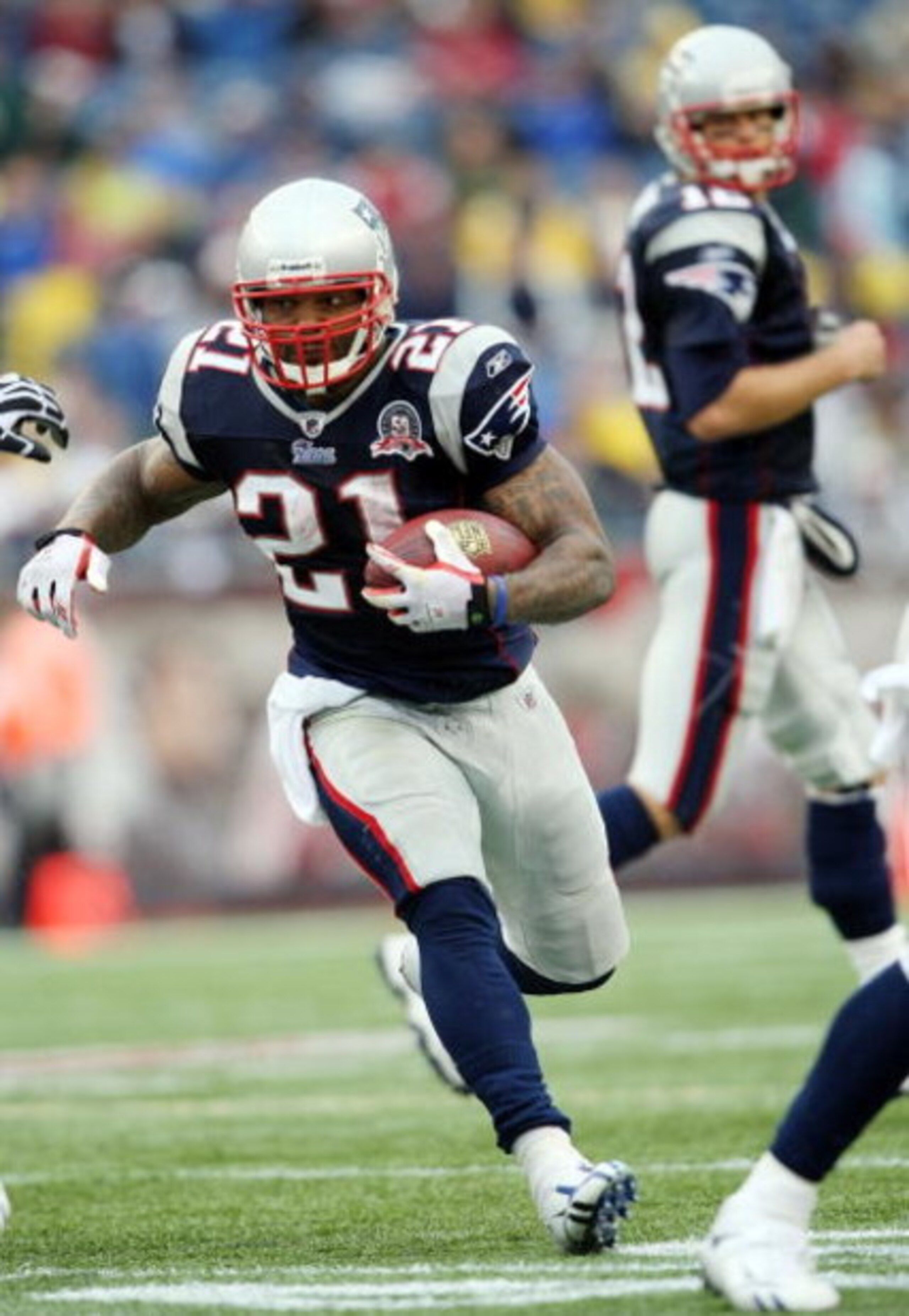 FOXBORO, MA - SEPTEMBER 27: Fred Taylor #21 of the New England Patriots carries the ball after the handoff from Tom Brady #12 in the fourth quarter against the Atlanta Falcons on September 27, 2009 at Gillette Stadium in Foxboro, Massachusetts. The Patri FOXBORO, MA - SEPTEMBER 27: Fred Taylor #21 of the New England Patriots carries the ball after the handoff from Tom Brady #12 in the fourth quarter against the Atlanta Falcons on September 27, 2009 at Gillette Stadium in Foxboro, Massachusetts. The Patri