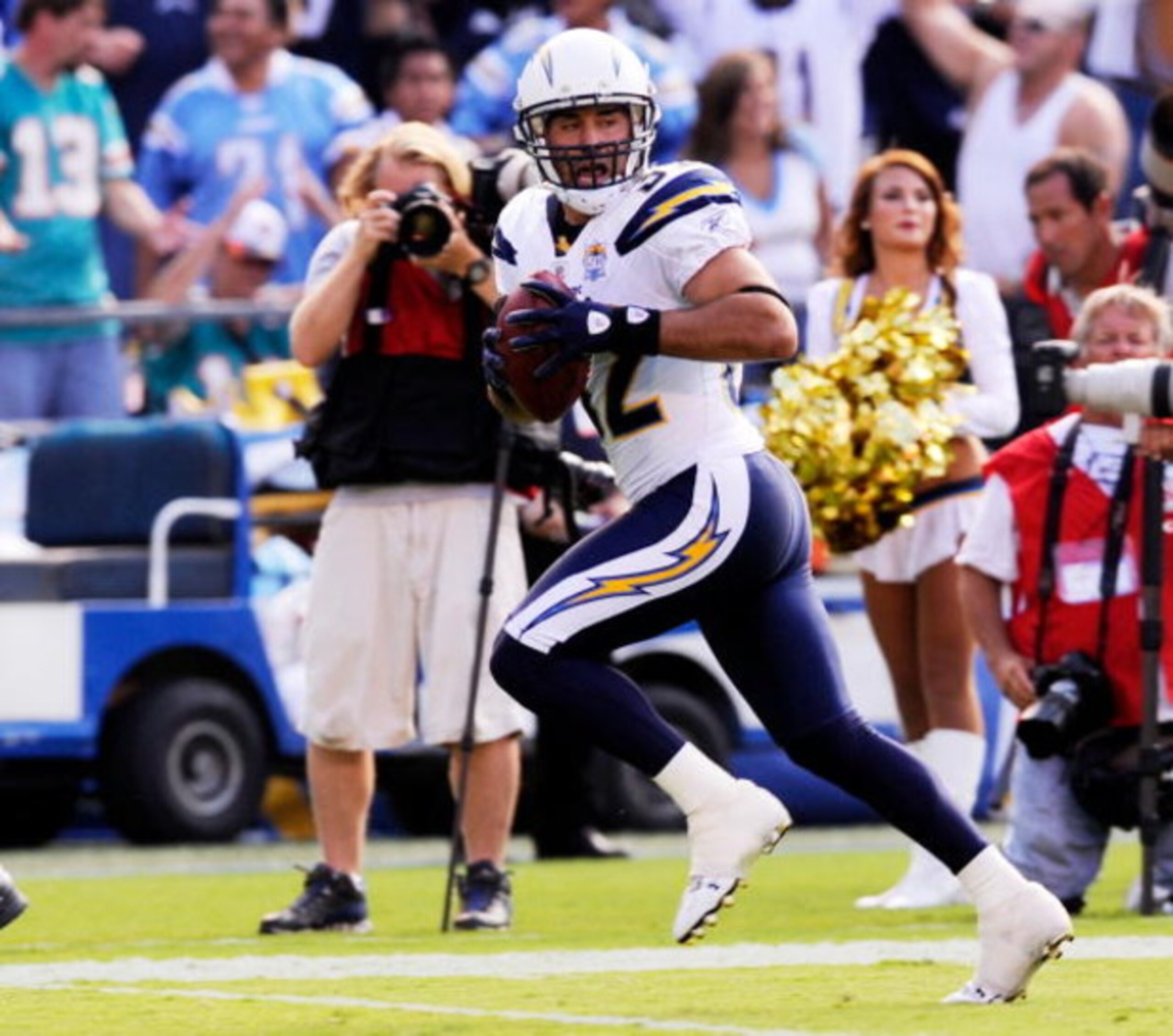 SAN DIEGO - SEPTEMBER 27: Eric Weddle #32 of the San Diego Chargers runs back 31-yard for a touchdown after intercepting a pass by Chad Henne of the Miami Dolphins during fourth quarter of the NFL football game at Qualcomm Stadium on September 27, 2009 i SAN DIEGO - SEPTEMBER 27: Eric Weddle #32 of the San Diego Chargers runs back 31-yard for a touchdown after intercepting a pass by Chad Henne of the Miami Dolphins during fourth quarter of the NFL football game at Qualcomm Stadium on September 27, 2009 i