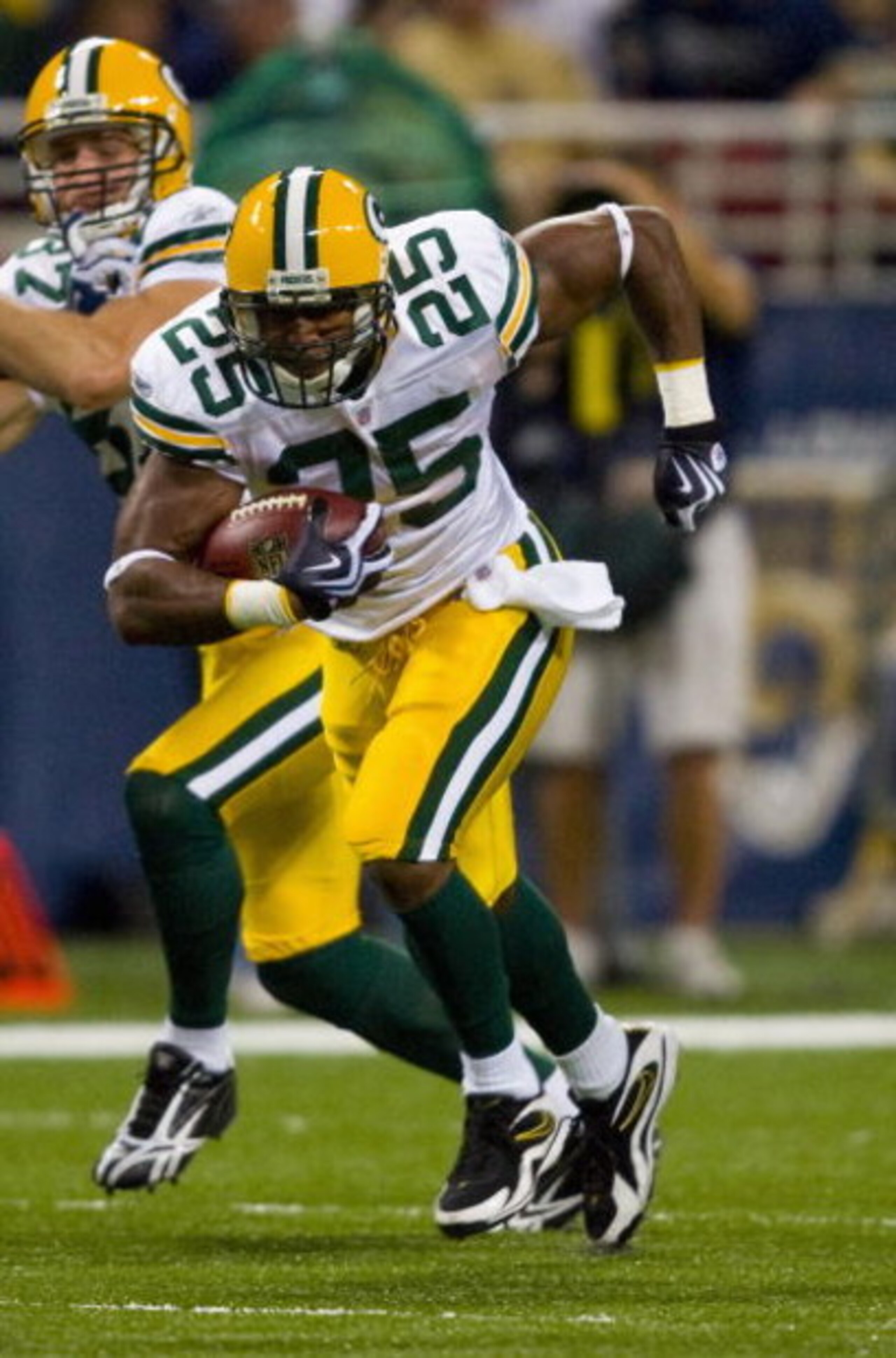 ST. LOUIS, MO - SEPTEMBER 27: Ryan Grant #25 of the Green Bay Packers rushes against the St. Louis Rams at the Edward Jones Dome on September 27, 2009 in St. Louis, Missouri. The Packers beat the Rams 36-17. (Photo by Dilip Vishwanat/Getty Images) ST. LOUIS, MO - SEPTEMBER 27: Ryan Grant #25 of the Green Bay Packers rushes against the St. Louis Rams at the Edward Jones Dome on September 27, 2009 in St. Louis, Missouri. The Packers beat the Rams 36-17. (Photo by Dilip Vishwanat/Getty Images)