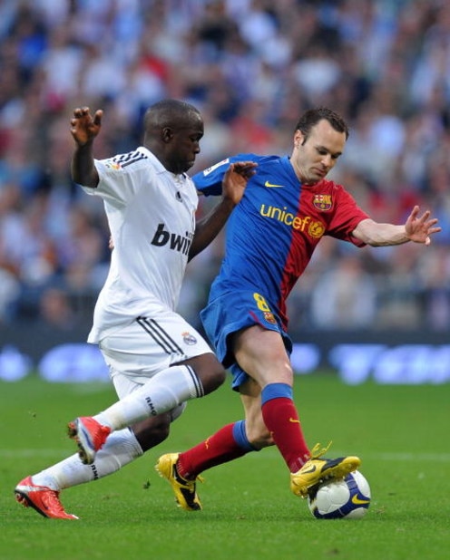 MADRID, SPAIN - MAY 02:  Andres Iniesta (R) of Barcelona duels for the ball with Lass Diarra of Real Madrid during the La Liga match between Real Madrid and Barcelona at the Santiago Bernabeu Stadium on May 2, 2009 in Madrid, Spain. Barcelona won the matc