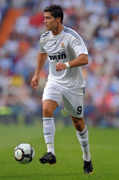 MADRID, SPAIN - SEPTEMBER 26:  Cristiano Ronaldo of Real Madrid controls the ball during the La Liga match between Real Madrid and Tenerife at the Estadio Santiago Bernabeu on September 26, 2009 in Madrid, Spain. Real Madrid won the match 3-0.  (Photo by 