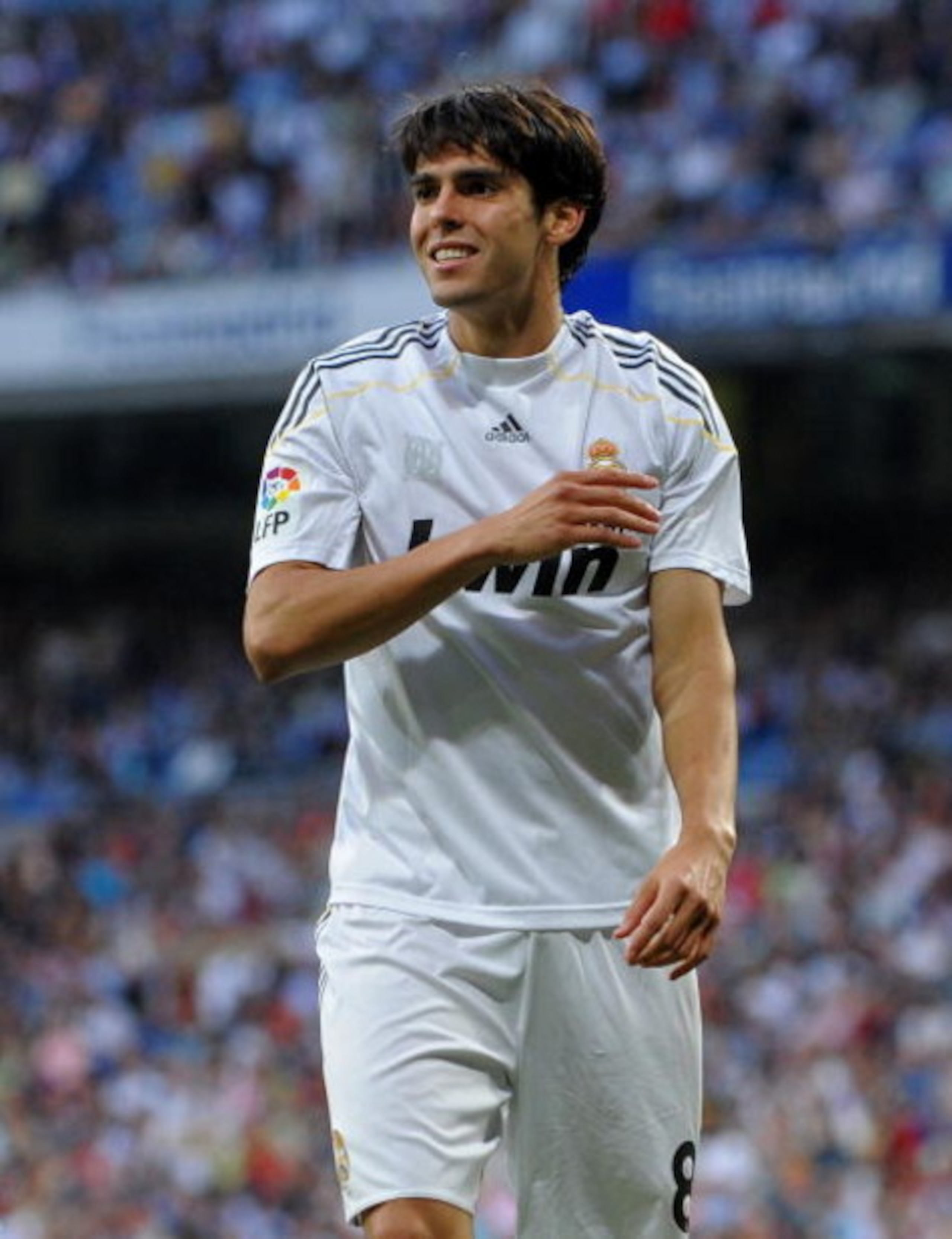 MADRID, SPAIN - SEPTEMBER 20:  Kaka of Real Madrid reacts as he fails to score during the La Liga match between Real Madrid and Xerez at the Estadio Santiago Bernabeu on September 20, 2009 in Madrid, Spain. Real Madrid won the match 5-0.  (Photo by Jasper