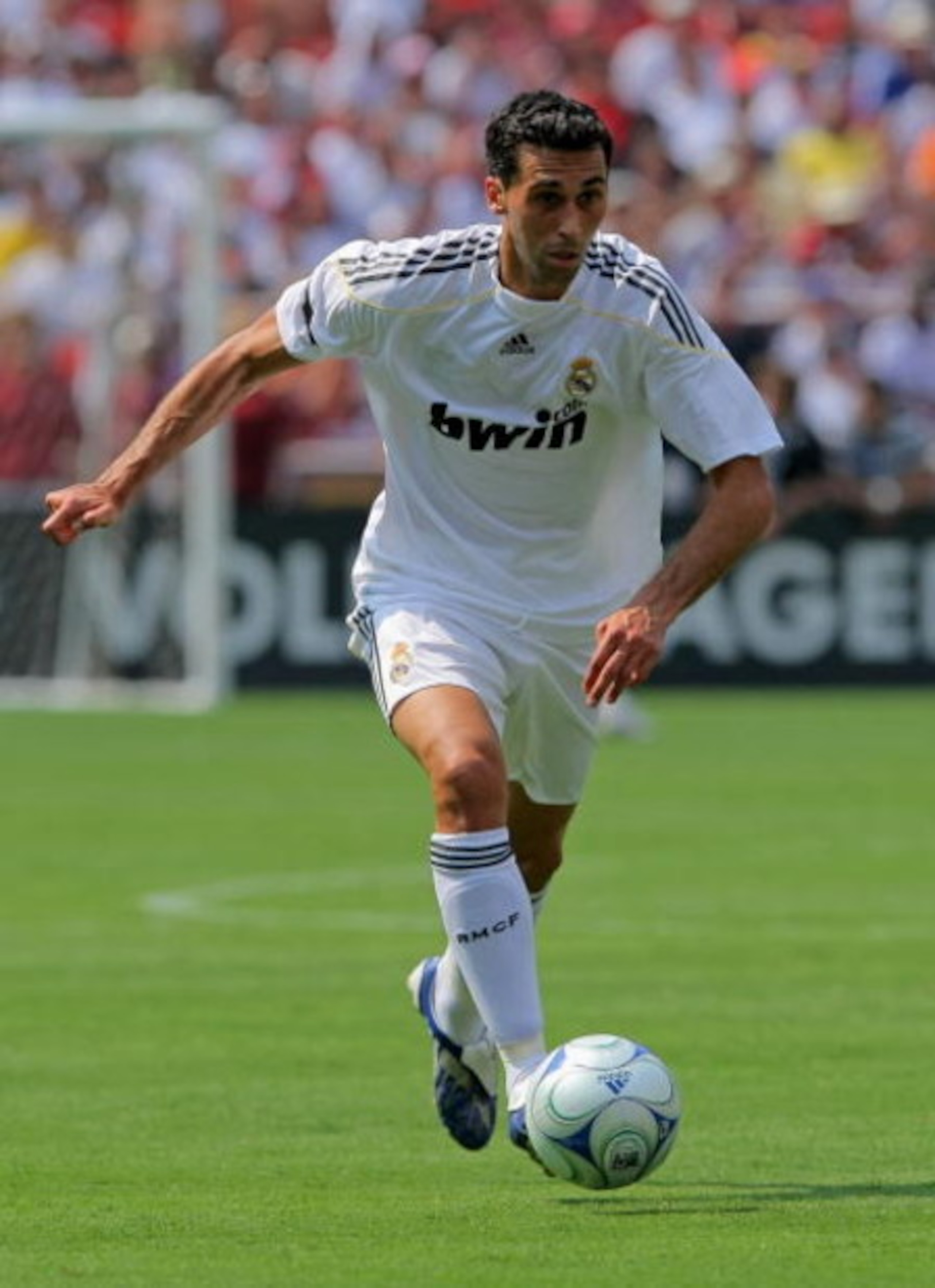 LANDOVER, MD - AUGUST 09:  Alvaro Arbeloa #16 of Real Madrid controls the ball against D.C. United during action at Fed Ex Field on August 9, 2009 in Landover, Maryland. Real Madrid defeated D.C. United 3-0 in the friendly match.  (Photo by Doug Pensinger