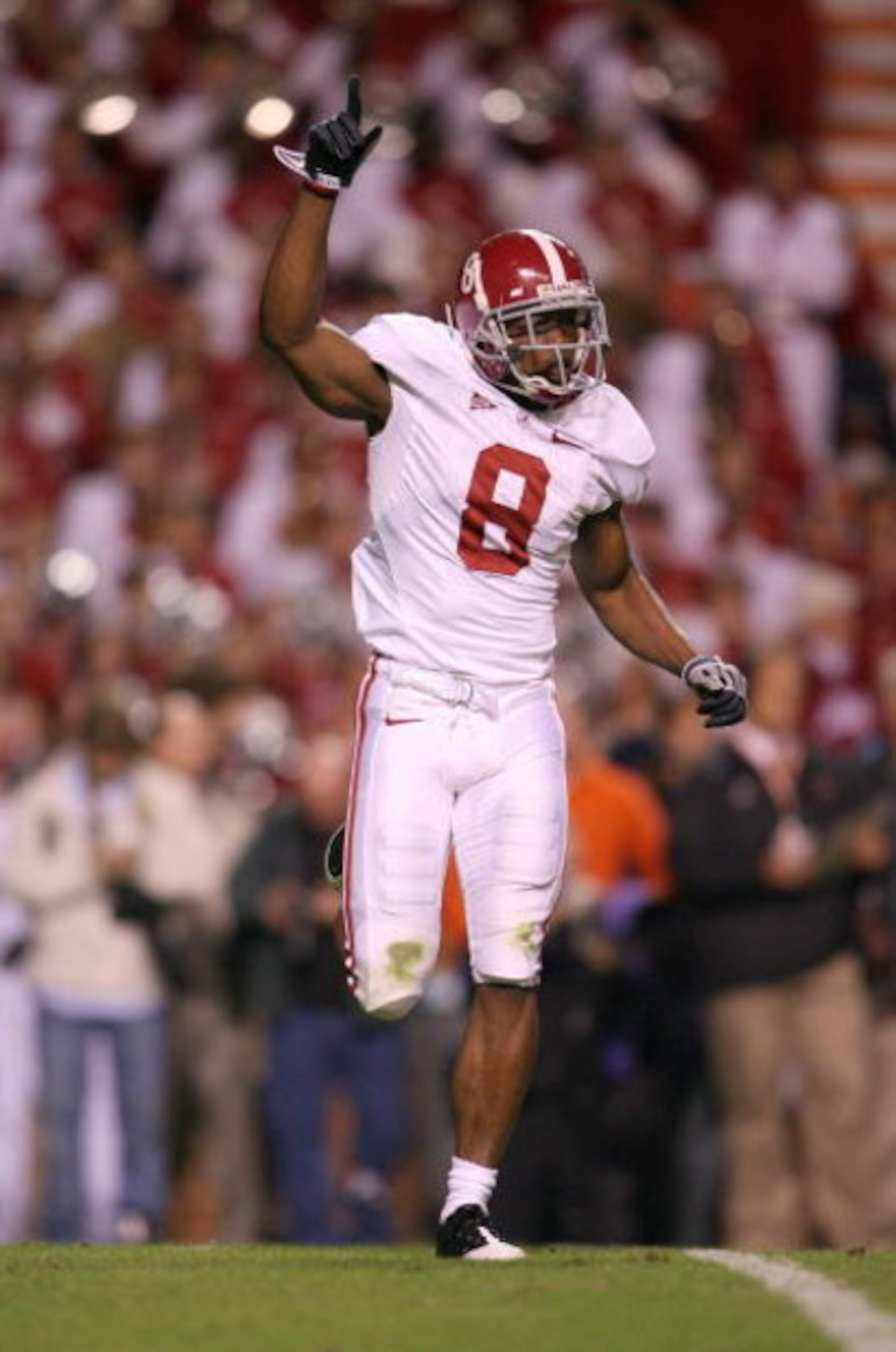 KNOXVILLE, TN - OCTOBER 25:  Julio Jones #8 of the Alabama Crimson Tide jogs on the field during the game against the Tennessee Volunteers at Neyland Stadium on October 25, 2008 in Knoxville, Tennessee. Alabama defeated Tennessee 29-9. (Photo by Andy Lyon