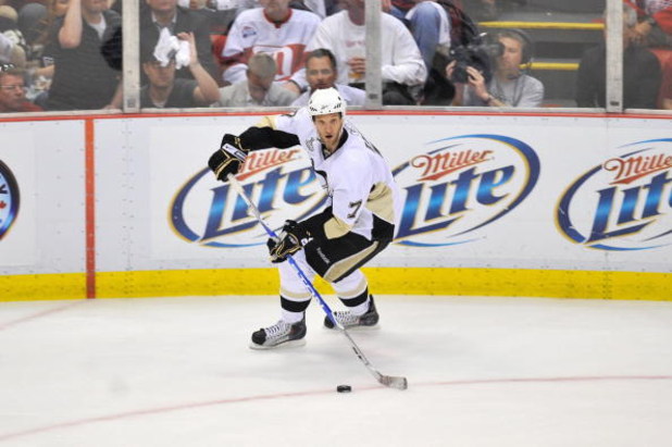 DETROIT - JUNE 12:  Mark Eaton #7 of the Pittsburgh Penguins handles the puck against the Detroit Red Wings during Game Seven of the 2009 NHL Stanley Cup Finals at Joe Louis Arena on June 12, 2009 in Detroit, Michigan. (Photo by Jamie Sabau/Getty Images)