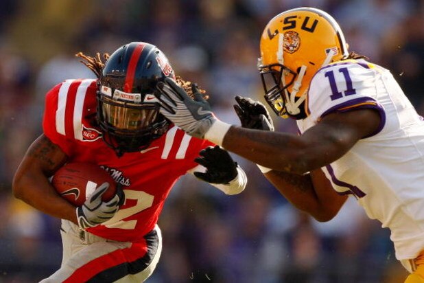 BATON ROUGE, LA - NOVEMBER 22:  Dexter McCluster #22 of the Ole Miss Rebels is tackled by Kelvin Sheppard #11 of the Louisiana State University Tigers on November 22, 2008 at Tiger Stadium in Baton Rouge, Louisiana.  (Photo by Chris Graythen/Getty Images)
