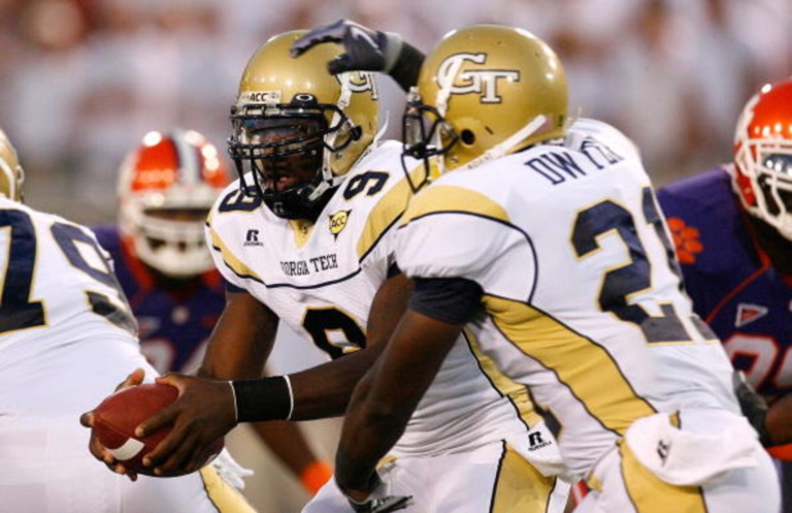 ATLANTA - SEPTEMBER 10:  Quarterback Josh Nesbitt #9 and Jonathan Dwyer #21 of the Georgia Tech Yellow Jackets against the Clemson Tigers at Bobby Dodd Stadium on September 10, 2009 in Atlanta, Georgia.  (Photo by Kevin C. Cox/Getty Images)