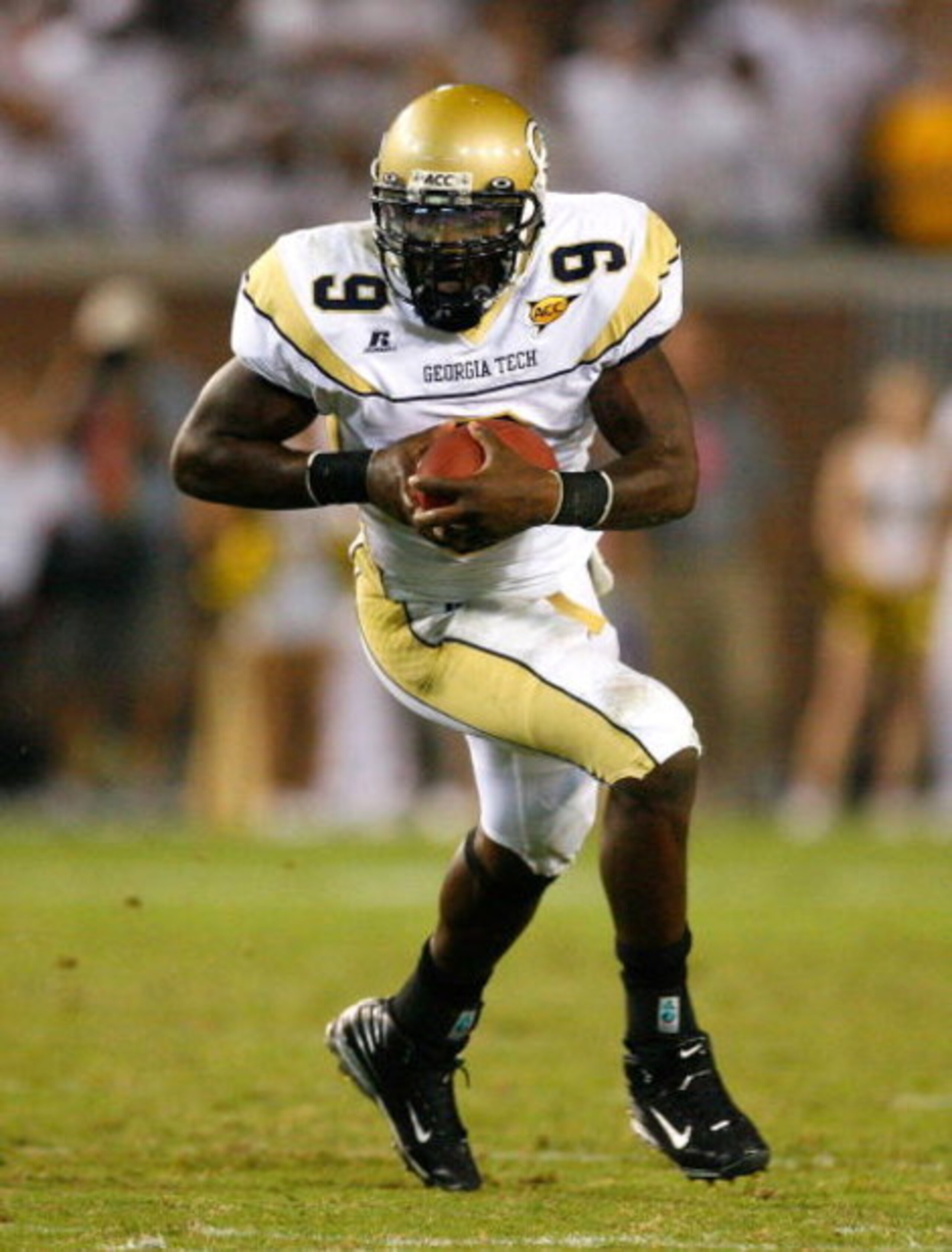 ATLANTA - SEPTEMBER 10:  Quarterback Josh Nesbitt #9 of the Georgia Tech Yellow Jackets against the Clemson Tigers at Bobby Dodd Stadium on September 10, 2009 in Atlanta, Georgia.  (Photo by Kevin C. Cox/Getty Images)