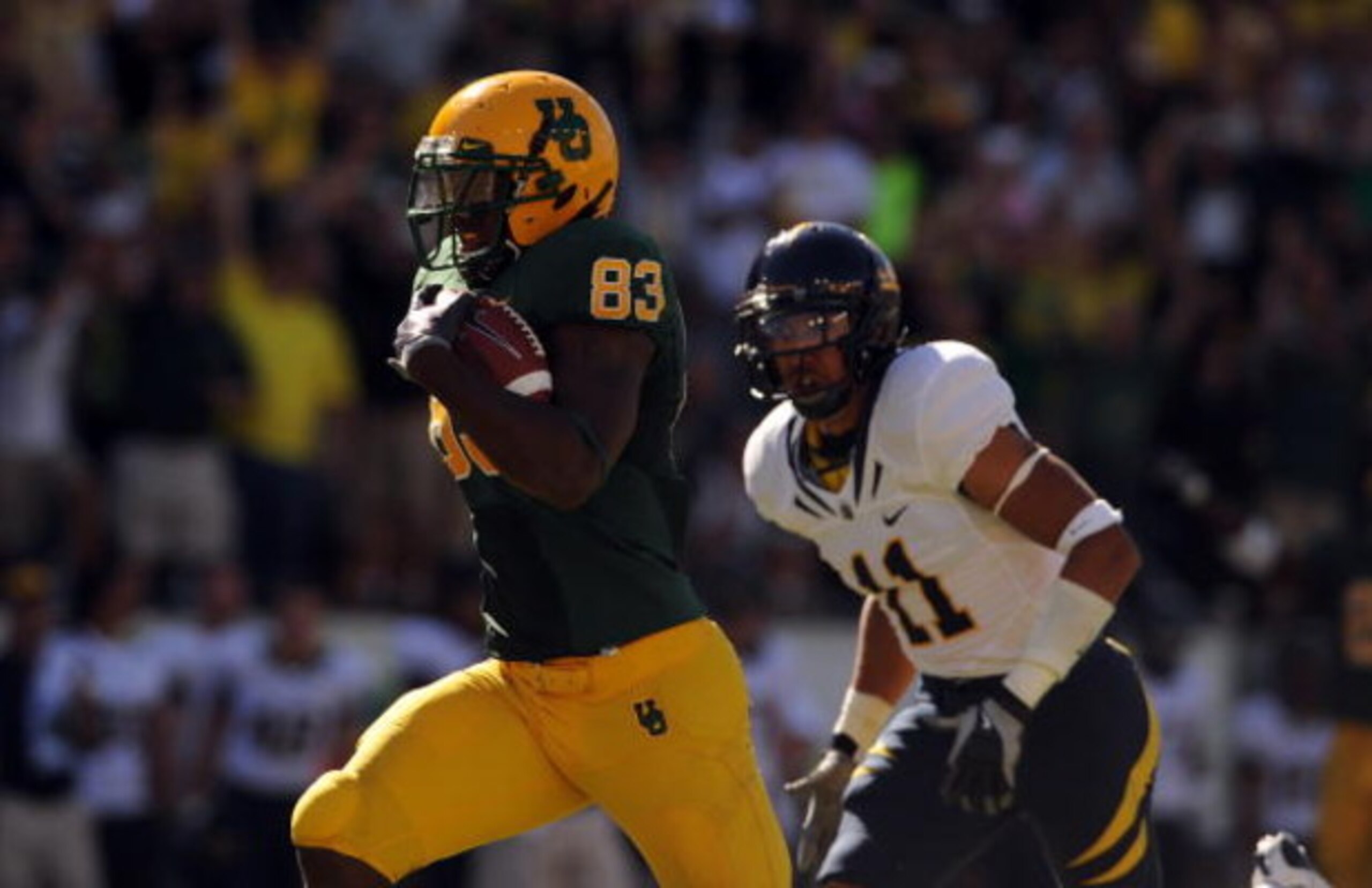EUGENE, OR - SEPTEMBER 26: Ed Dickson #83 of the Oregon Ducks heads for the end zone and a touchdown as Sean Cattouse #11 of the California Bears gives chase in the thiurd quarter of the game at Autzen Stadium on September 26, 2009 in Eugene, Oregon. (Pho