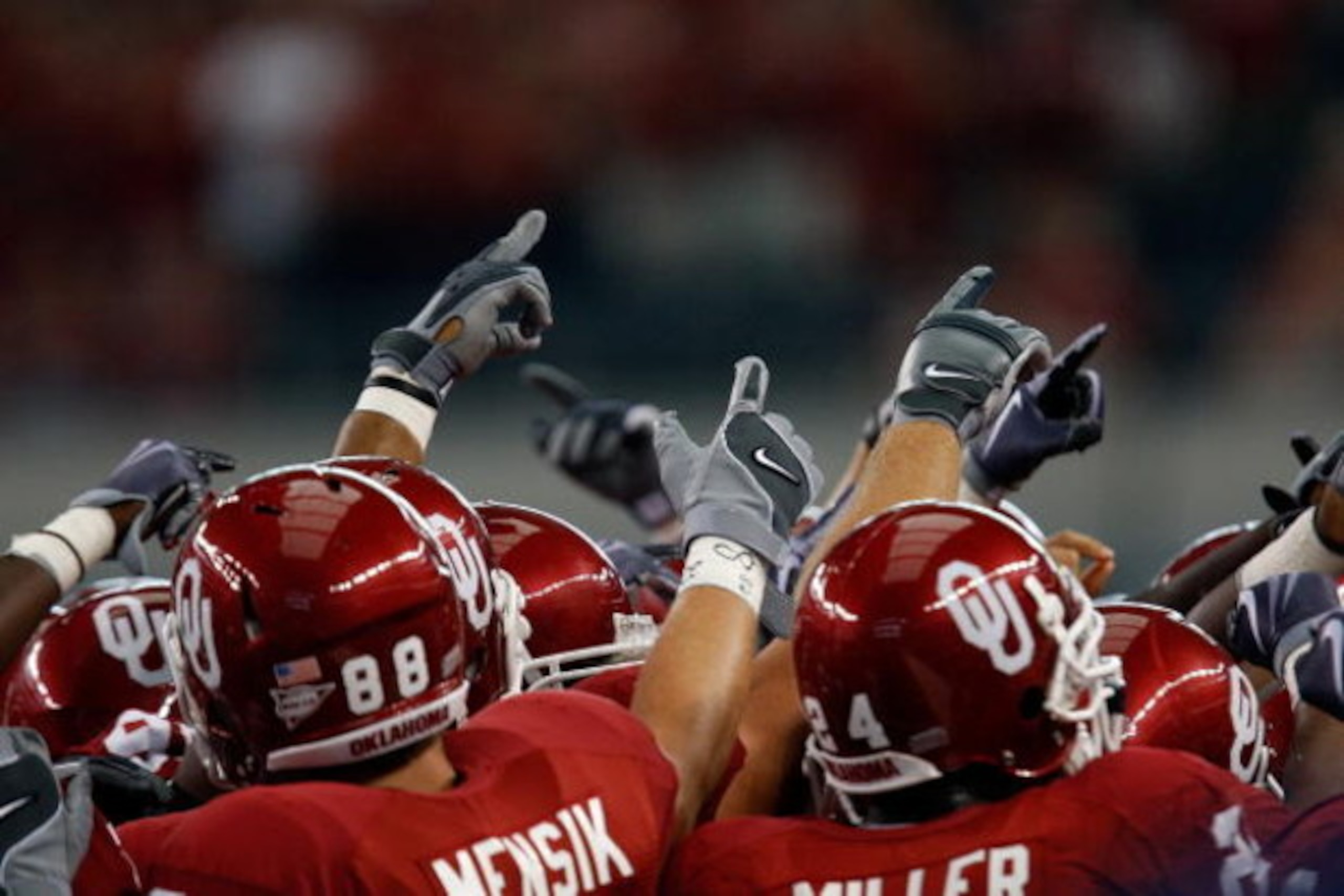 ARLINGTON, TX - SEPTEMBER 05: The Oklahoma Sooners before a game against the Brigham Young Cougars at Cowboys Stadium on September 5, 2009 in Arlington, Texas.  (Photo by Ronald Martinez/Getty Images)