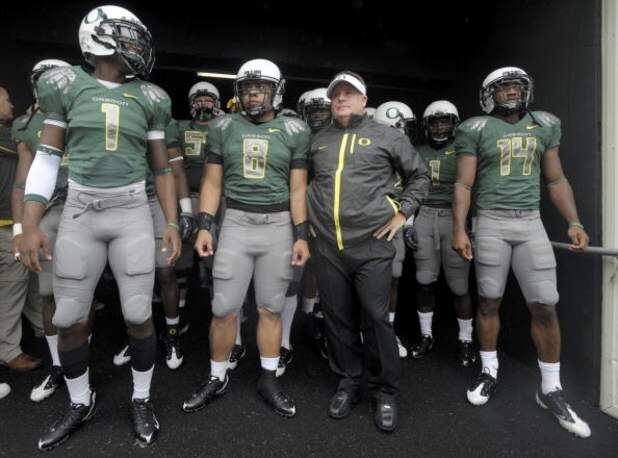 EUGENE, OR - SEPTEMBER 19: Darron Thomas #1, Jeremiah Masoli #8, head coach Chip Kelly and Javes Lewis #14 of the Oregon Ducks wait in the tunnel to be introduced before the start of the game against the Utah Utes at Autzen Stadium on September 19, 2009 i