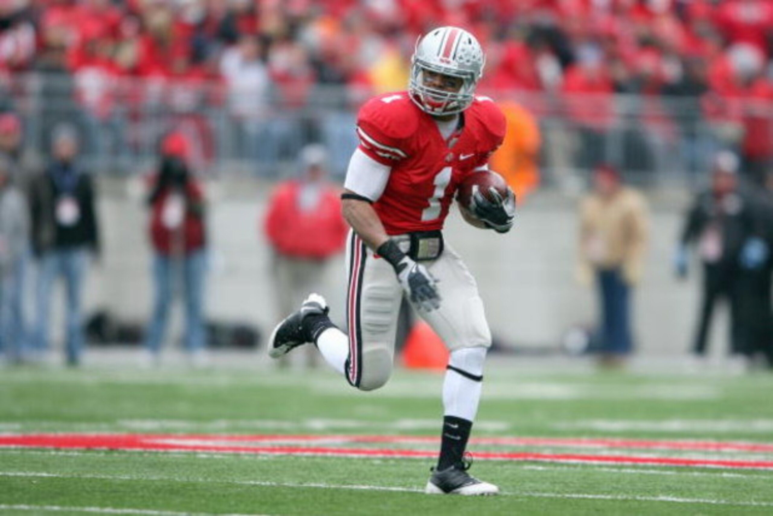 COLUMBUS, OH - NOVEMBER 22: Daniel Herron #1 of the Ohio State Buckeyes carries the ball during the Big Ten Conference game against the Michigan Wolverines at Ohio Stadium on November 22, 2008 in Columbus, Ohio. (Photo by Andy Lyons/Getty Images) COLUMBUS, OH - NOVEMBER 22: Daniel Herron #1 of the Ohio State Buckeyes carries the ball during the Big Ten Conference game against the Michigan Wolverines at Ohio Stadium on November 22, 2008 in Columbus, Ohio. (Photo by Andy Lyons/Getty Images)