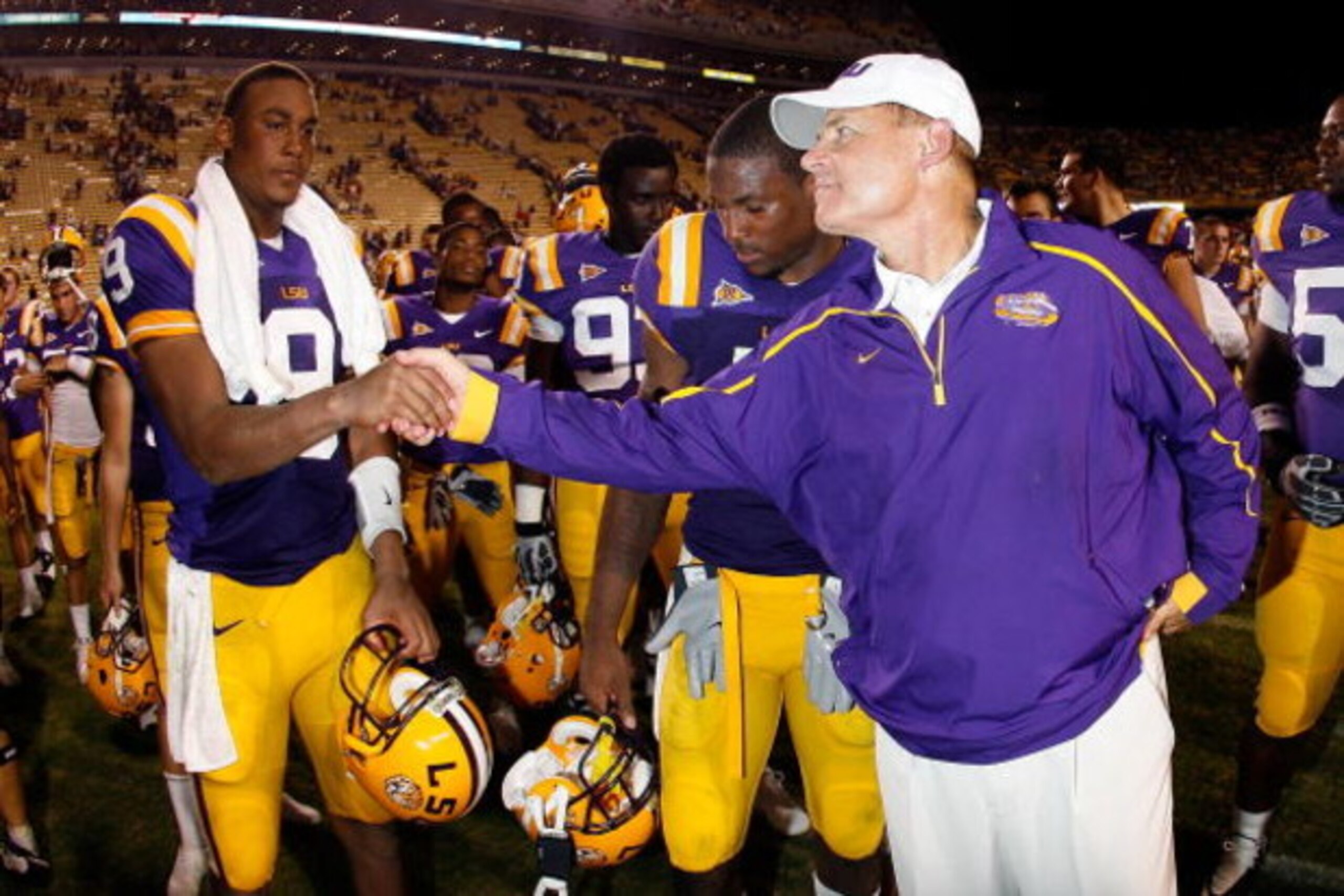 BATON ROUGE, LA - SEPTEMBER 19: Jordan Jefferson #9 shakes hands with head coach Les Miles of the Louisiana State University Tigers after defeating the University of Louisiana-Lafatette Ragin' Cajuns at Tiger Stadium 31-3 on September 19, 2009 in Baton BATON ROUGE, LA - SEPTEMBER 19: Jordan Jefferson #9 shakes hands with head coach Les Miles of the Louisiana State University Tigers after defeating the University of Louisiana-Lafatette Ragin' Cajuns at Tiger Stadium 31-3 on September 19, 2009 in Baton