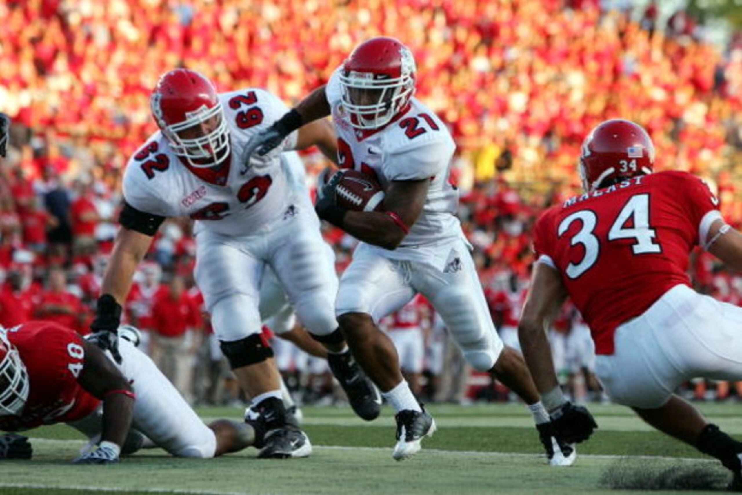 PISCATAWAY, NJ - SEPTEMBER 01:  Ryan Mathews #21 of the Fresno State Bulldogs runs in a touchdown against the Rutgers Scarlet Knights at Rutgers Stadium on September 1, 2008 in Piscataway, New Jersey. Fresno State defeated Rutgers 24-7.  (Photo by Jim McI