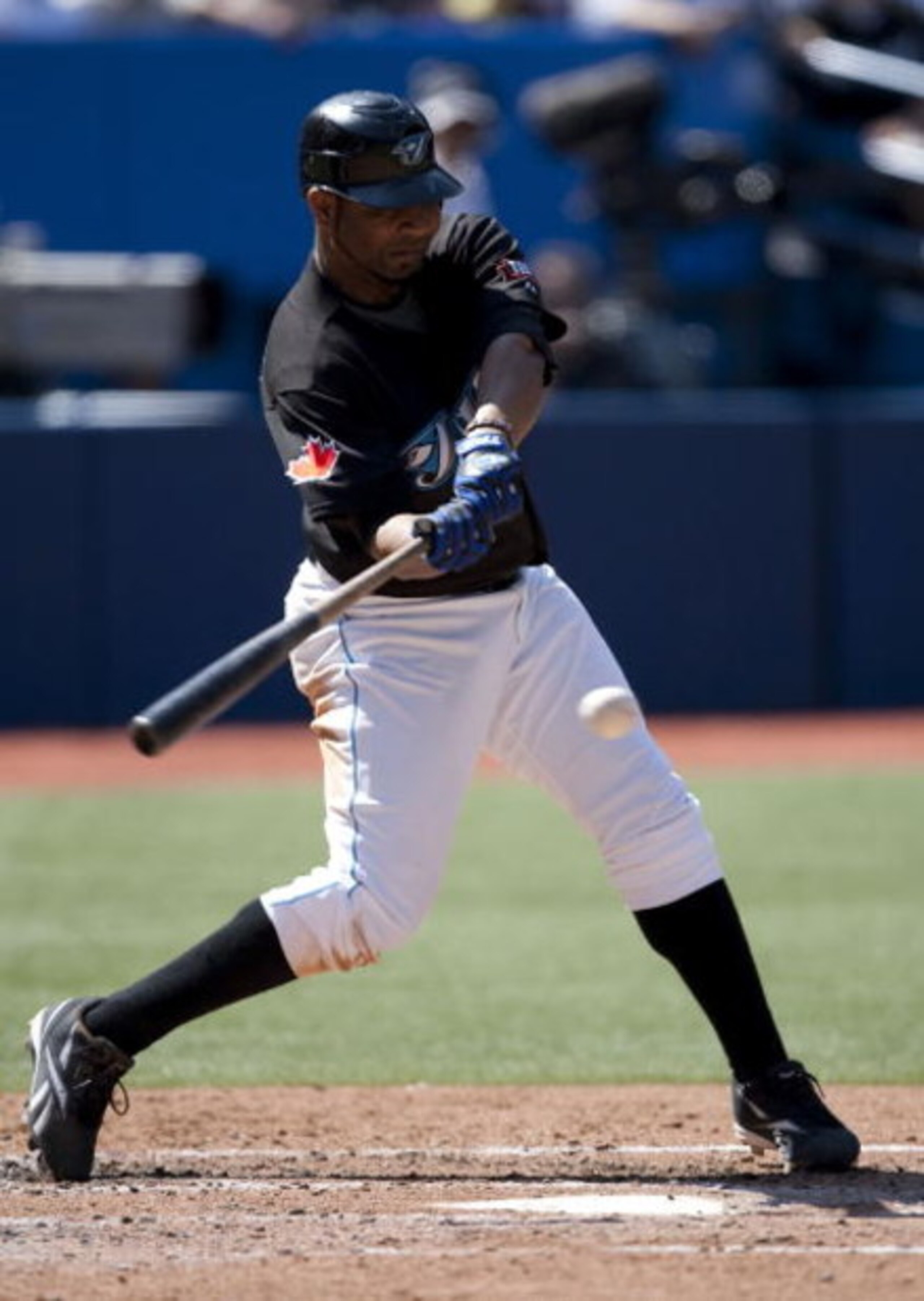 TORONTO, ON - SEPTEMBER 06:  Edwin Encarnacion #7 of the Toronto Blue Jays swings at the ball during the game against the New York Yankees on September 6, 2009 at the Rogers Centre in Toronto, Canada.  (Photo by Paul Giamou/Getty Images)