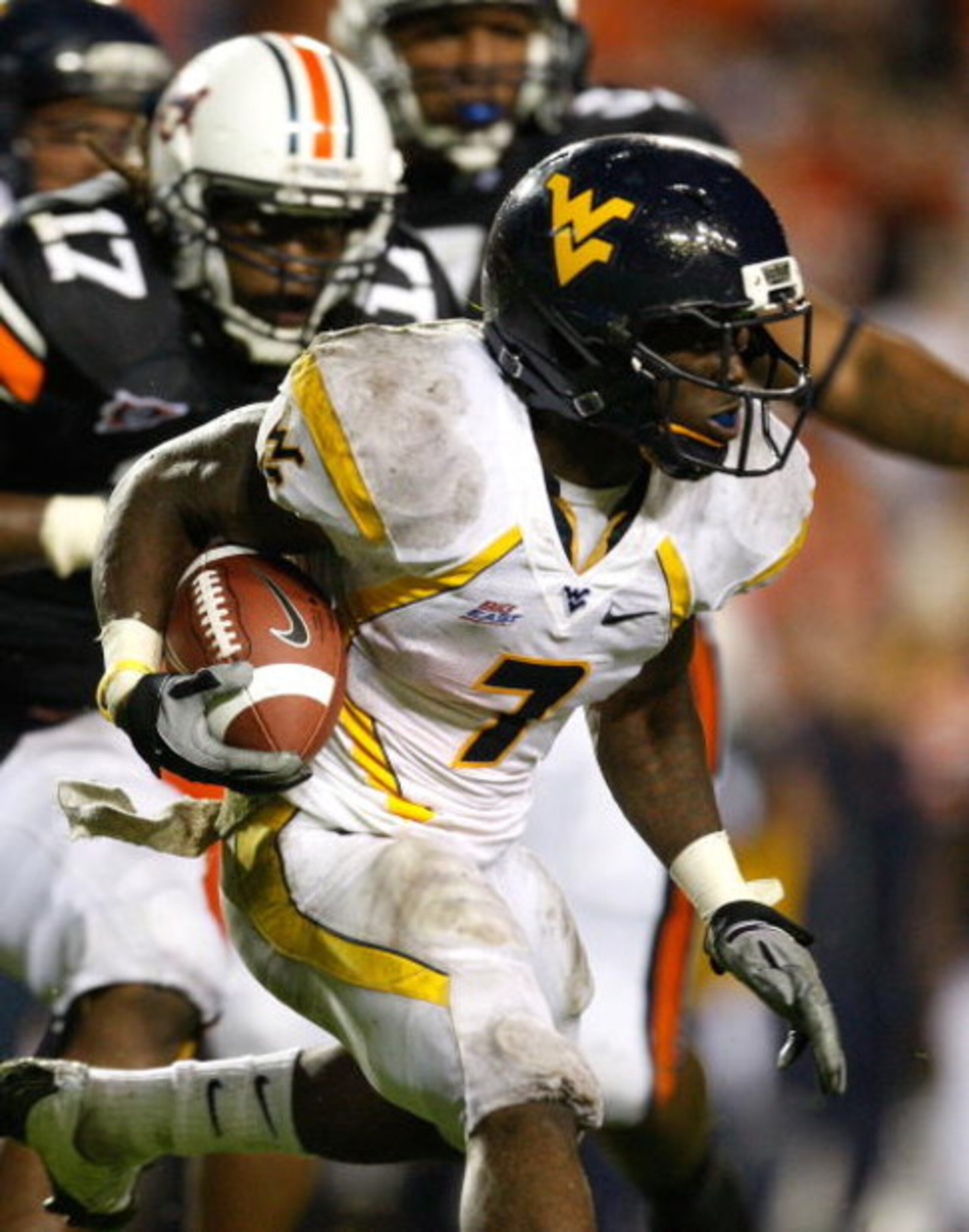 AUBURN, AL - SEPTEMBER 19: Noel Devine #7 of the West Virginia Mountaineers against the Auburn Tigers at Jordan-Hare Stadium on September 19, 2009 in Auburn, Alabama. (Photo by Kevin C. Cox/Getty Images) AUBURN, AL - SEPTEMBER 19: Noel Devine #7 of the West Virginia Mountaineers against the Auburn Tigers at Jordan-Hare Stadium on September 19, 2009 in Auburn, Alabama. (Photo by Kevin C. Cox/Getty Images)
