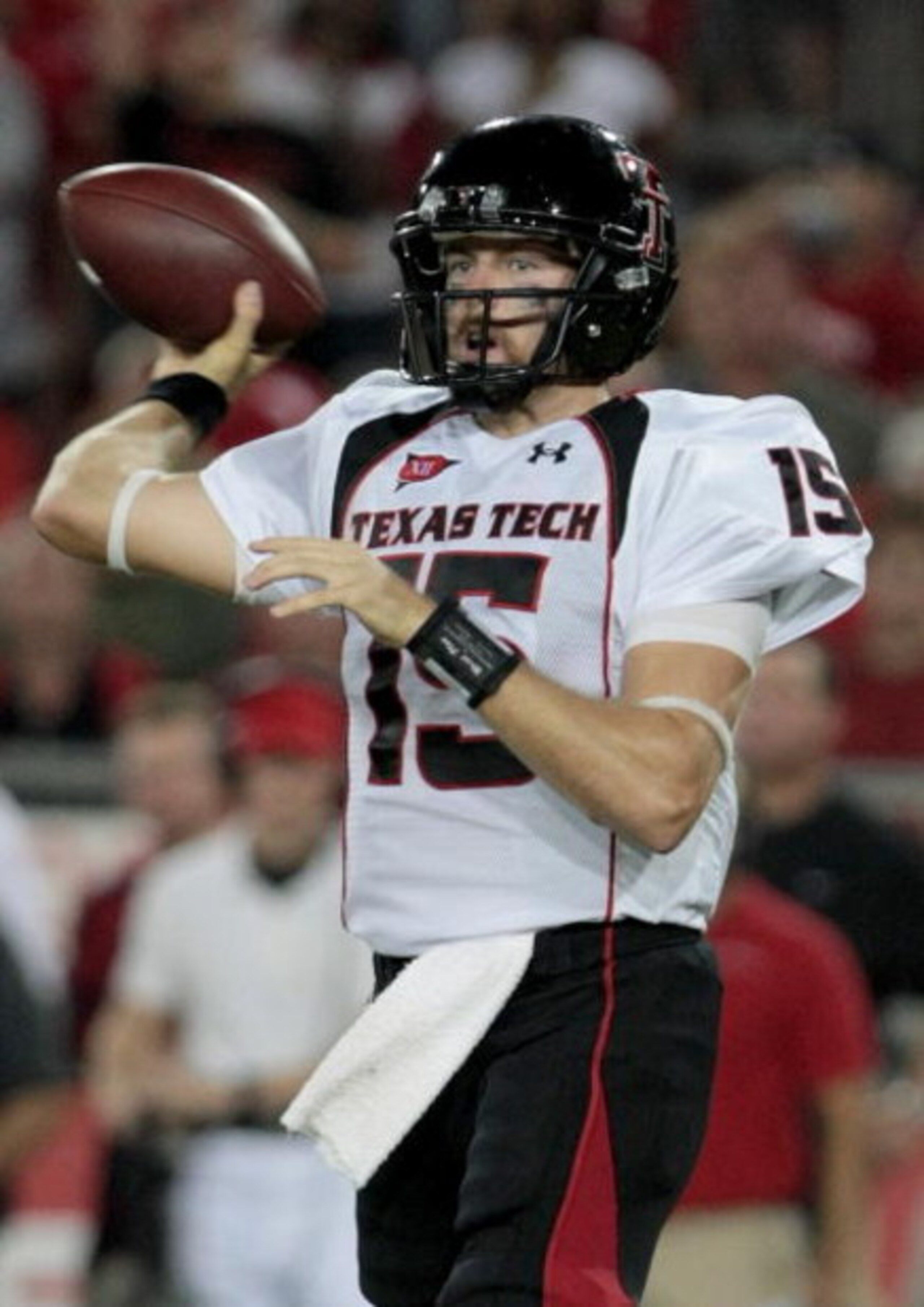 HOUSTON - SEPTEMBER 26: Quarterback Taylor Potts #15 of the Texas Tech Red Raiders drops back in the pocket against the Houston Cougars at Robertson Stadium on September 26, 2009 in Houston, Texas. (Photo by Thomas B. Shea/Getty Images) HOUSTON - SEPTEMBER 26: Quarterback Taylor Potts #15 of the Texas Tech Red Raiders drops back in the pocket against the Houston Cougars at Robertson Stadium on September 26, 2009 in Houston, Texas. (Photo by Thomas B. Shea/Getty Images)