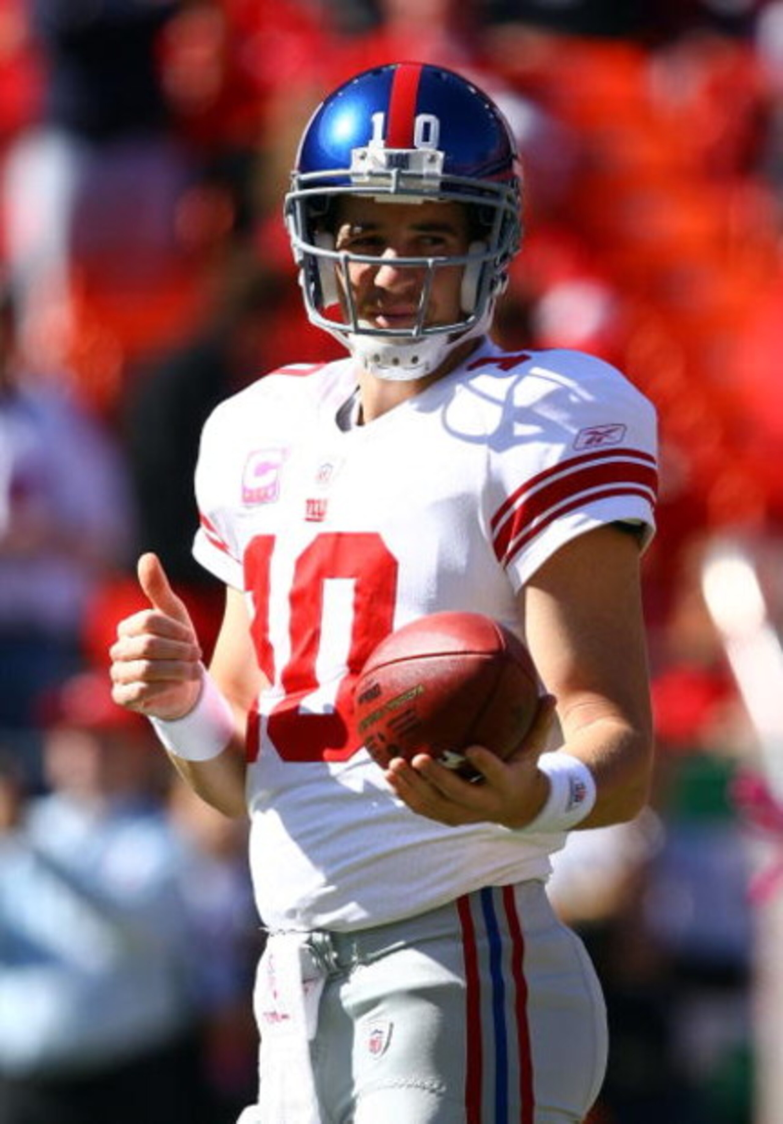 KANSAS CITY, MO - OCTOBER 04:  Quarterback Eli Manning #10 of the New York Giants gives a thumbs-up during pregame warm-ups just prior to the start of the game against the Kansas City Chiefs on October 4, 2009 at Arrowhead Stadium in Kansas City, Missouri